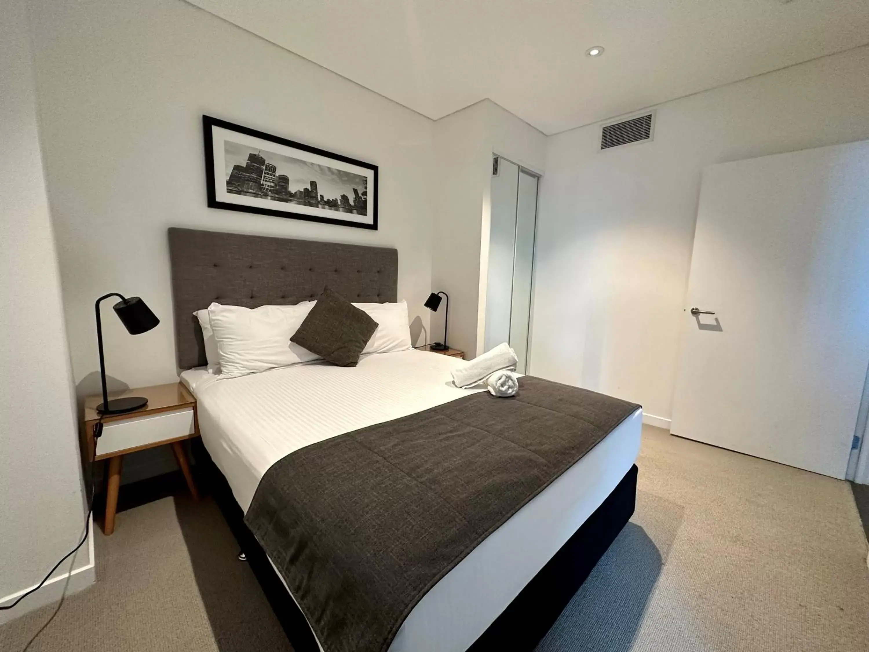 One-Bedroom Accessible Apartment in Brisbane Skytower by CLLIX One-Bedroom Accessible Apartment in Brisbane Skytower by CLLIX