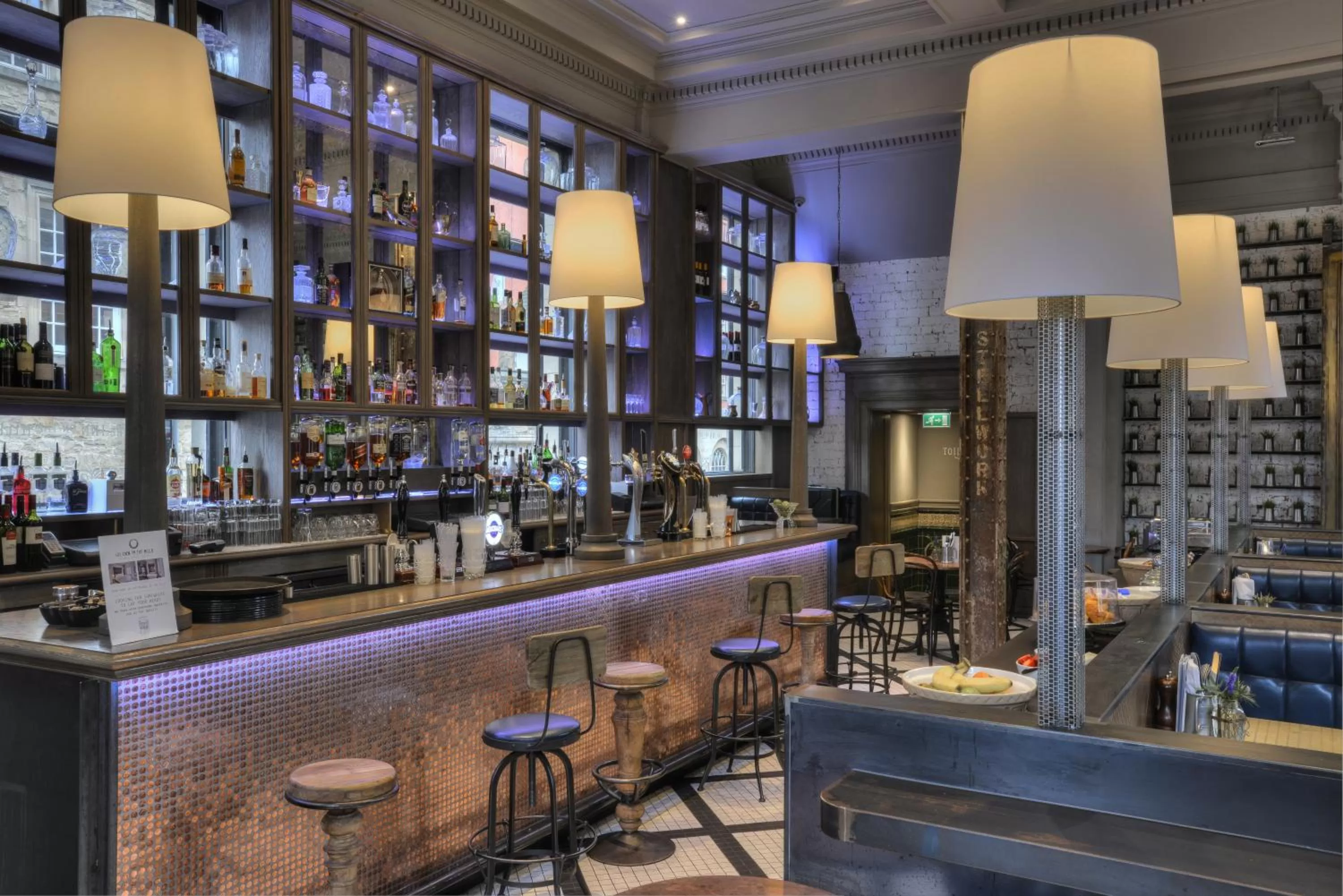 Lounge or bar in The Inn on the Mile