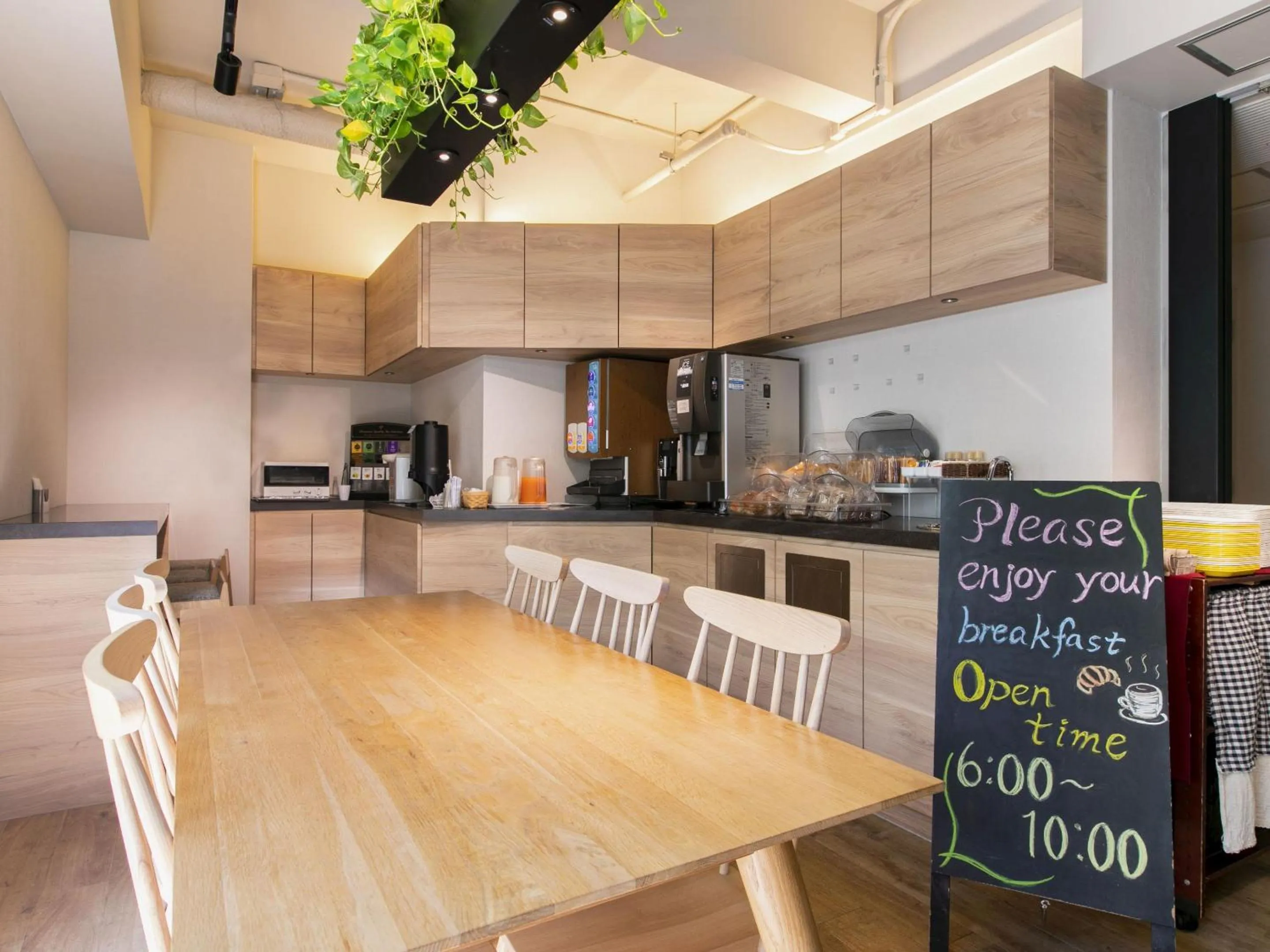 Communal lounge/ TV room in Hotel Wing International Korakuen