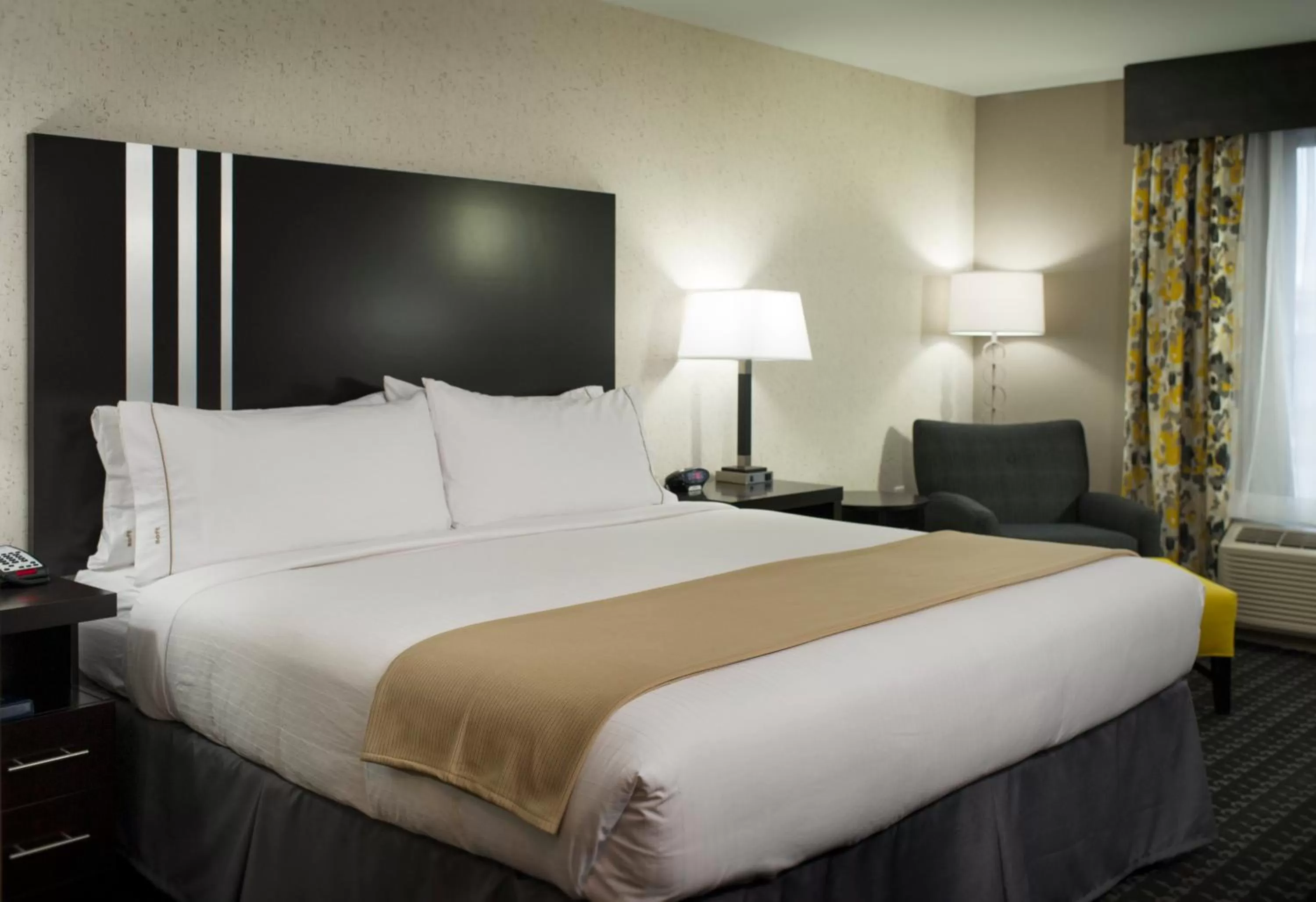 Photo of the whole room, Bed in Holiday Inn Express and Suites Madison Central by IHG