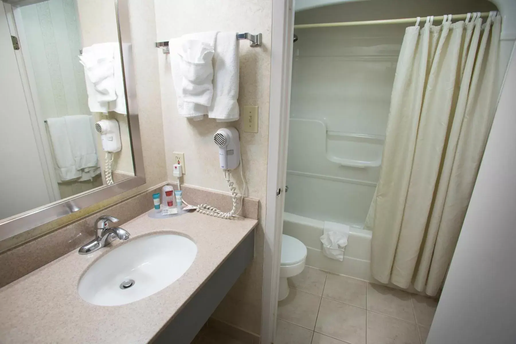 Courtyard Room Interior Two Queen in The Oakes Hotel Overlooking the Falls Courtyard Room Interior Two Queen in The Oakes Hotel Overlooking the Falls