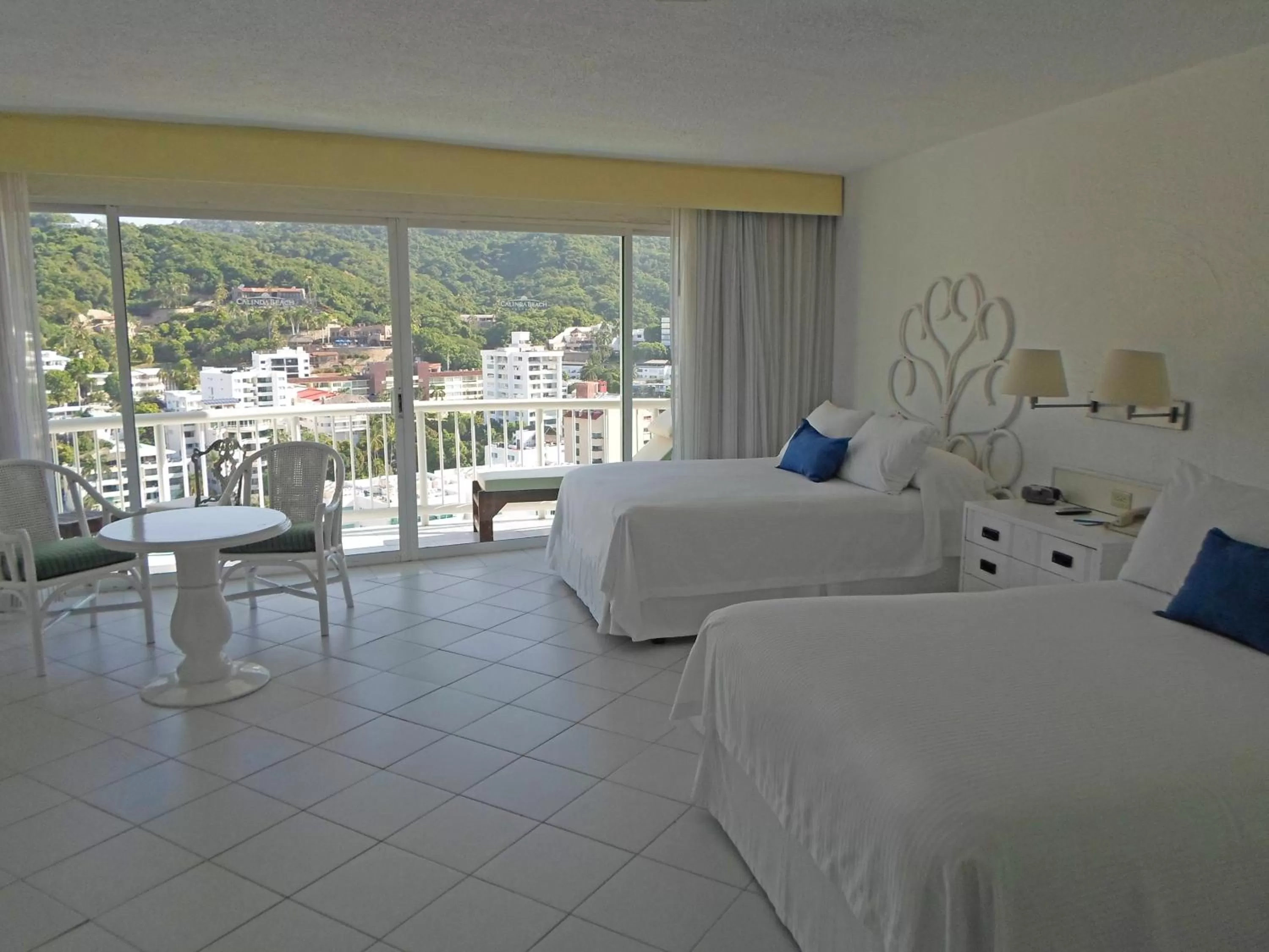 Photo of the whole room in Calinda Beach Acapulco