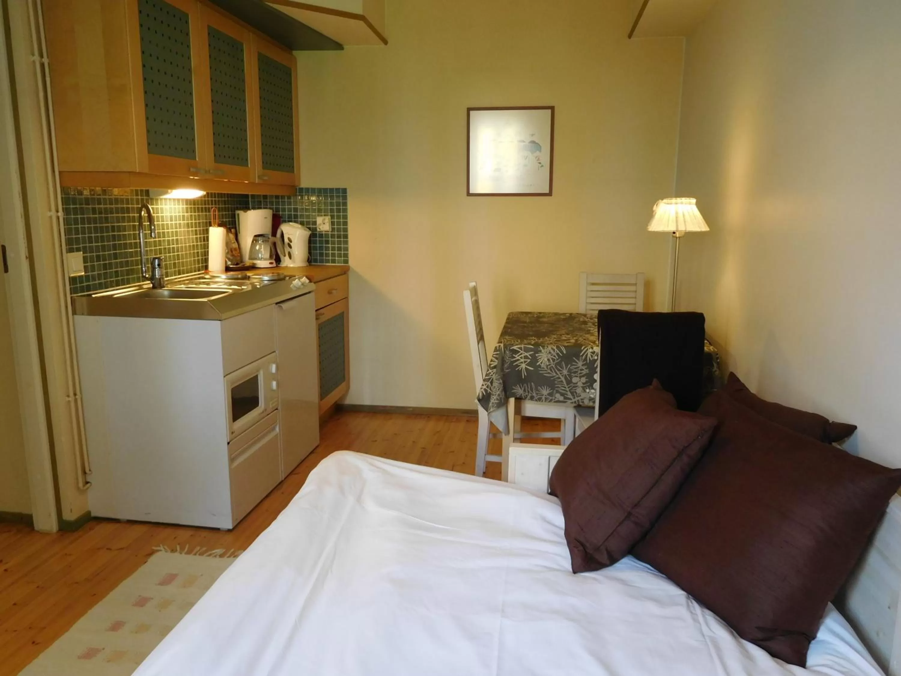 Dining area, Kitchen/Kitchenette in Lossiranta Lodge