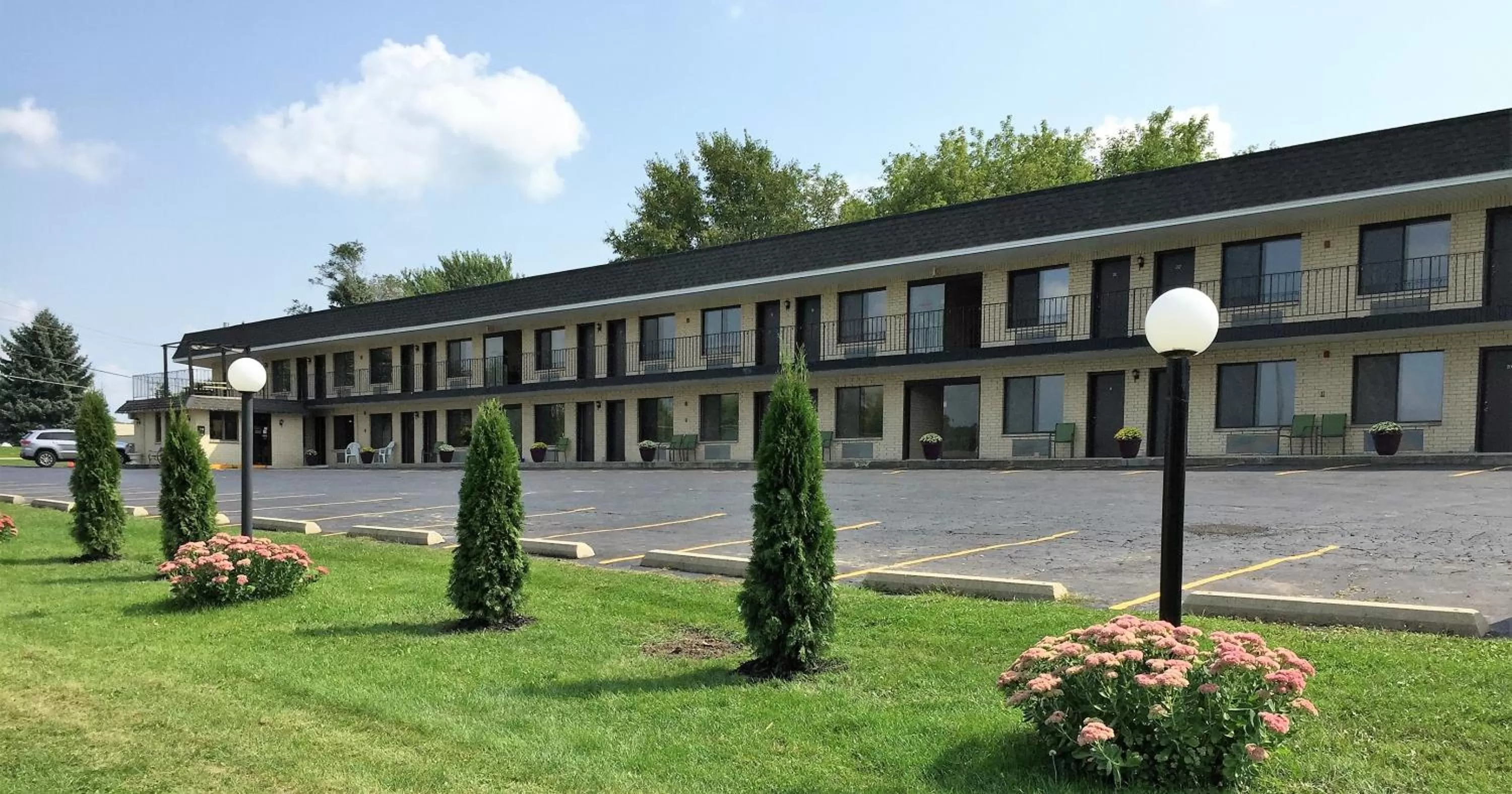 Property building in Geneva Wells Inn