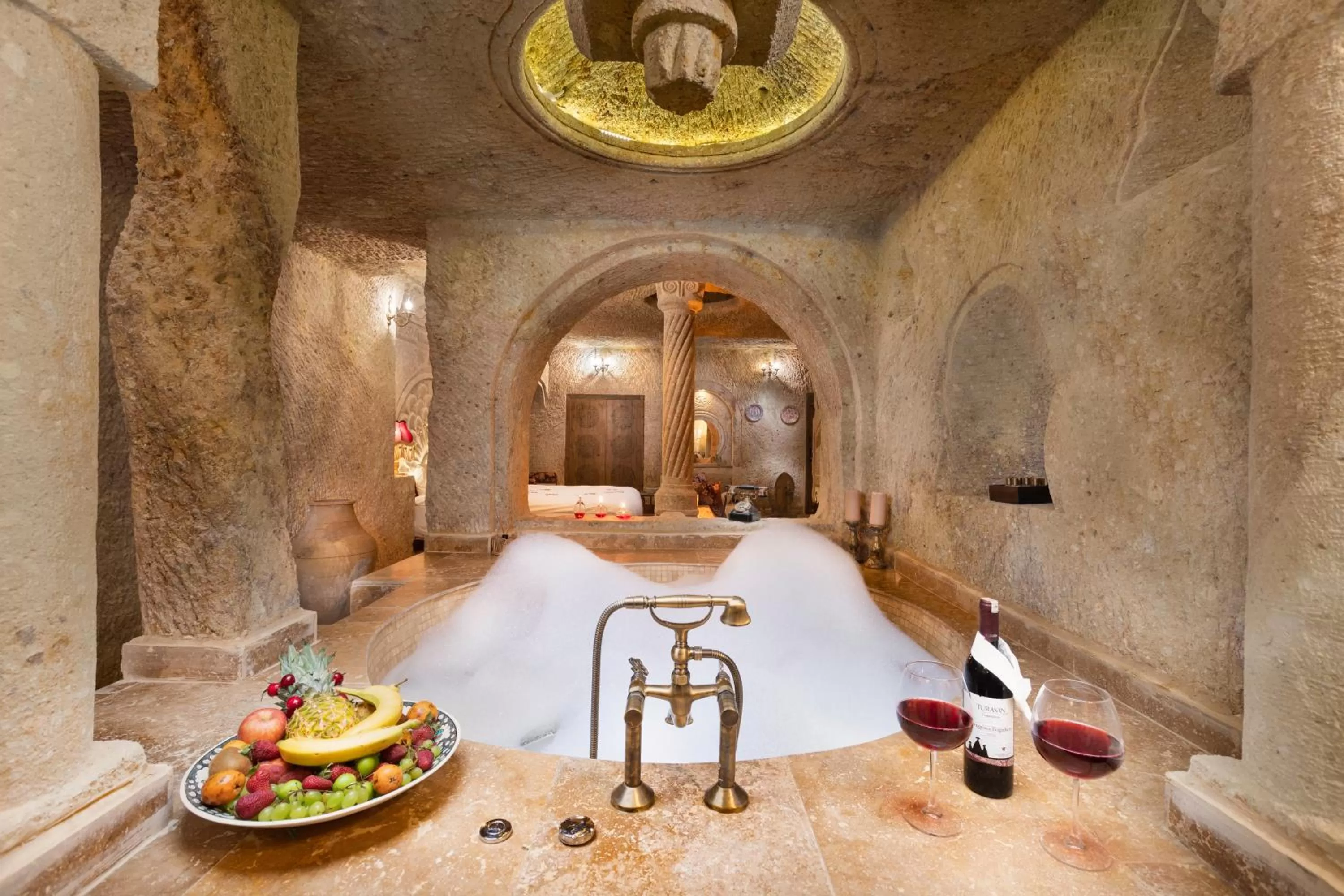 Hot Tub, Bed in Kayata Cave Suites Special Class