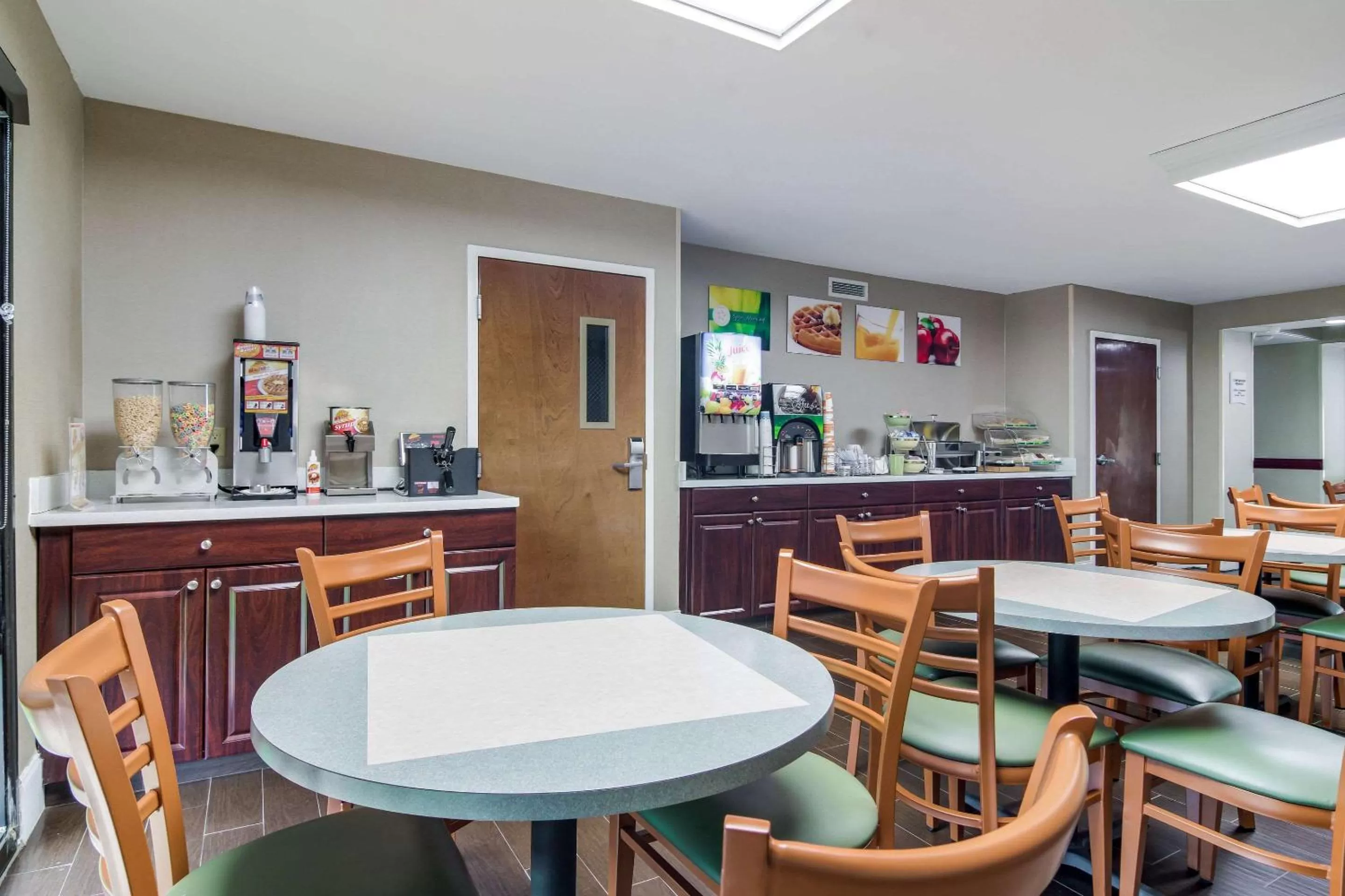 Restaurant/places to eat in Quality Inn & Suites Canton, GA