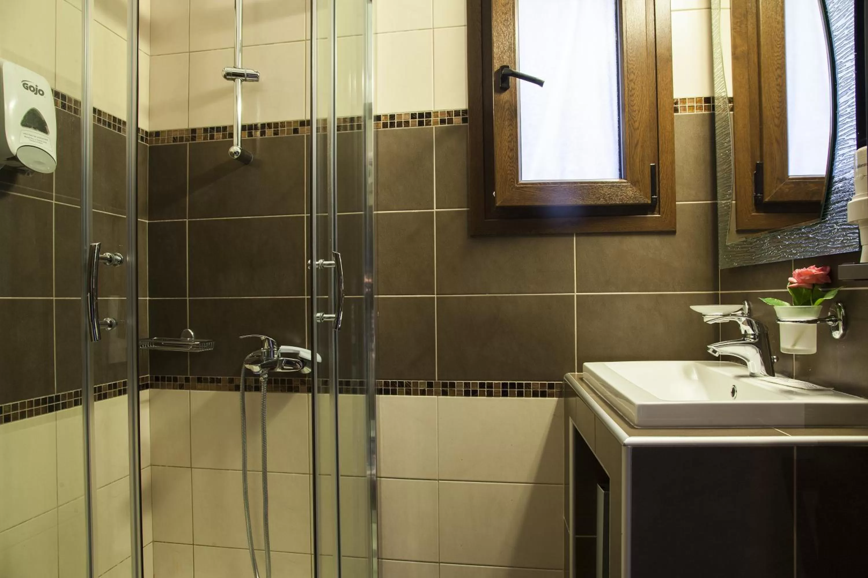 Bathroom in Hotel Meteoritis