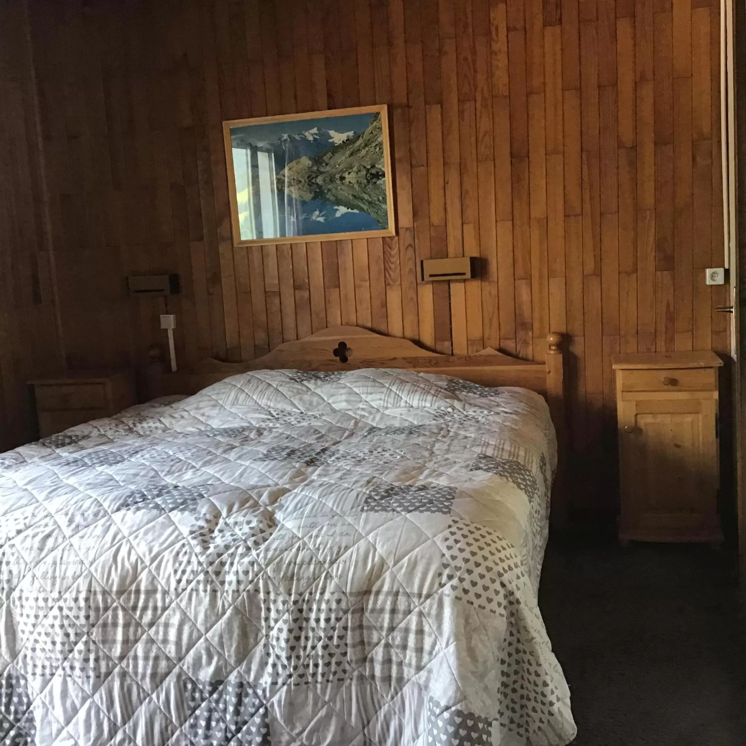 Bed in Hotel Bergerie Chatel