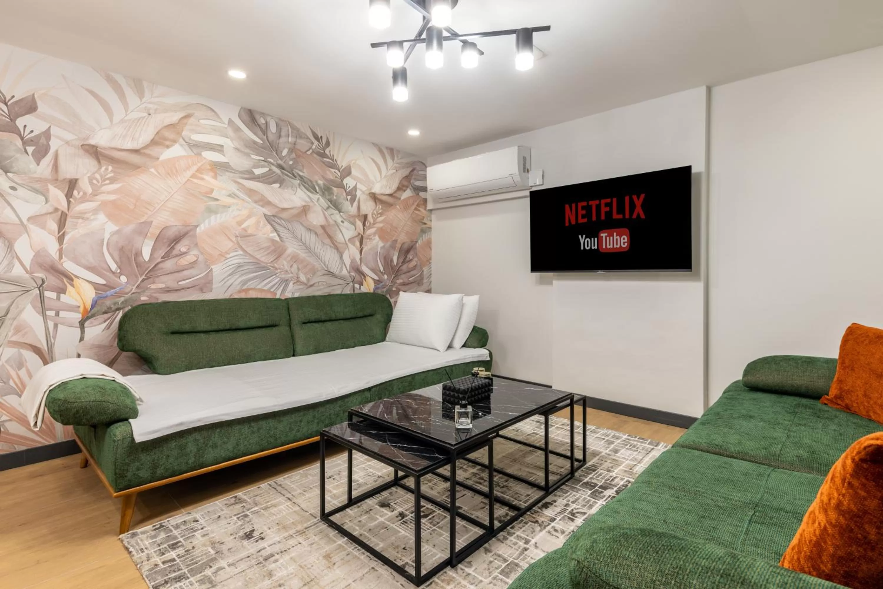 TV and multimedia in BayMari Suites City Life