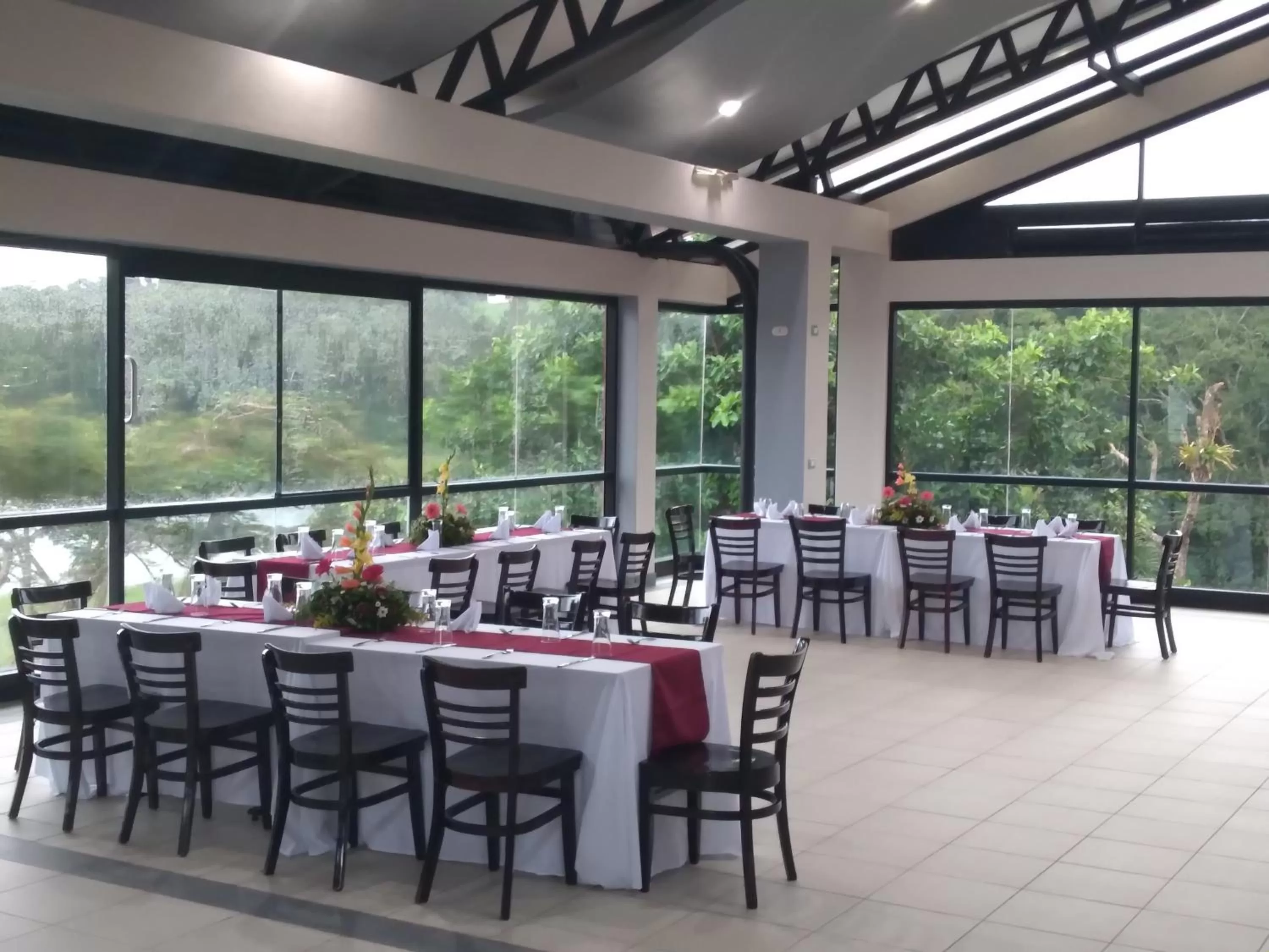 Restaurant/Places to Eat in Hotel Puerto San Luis