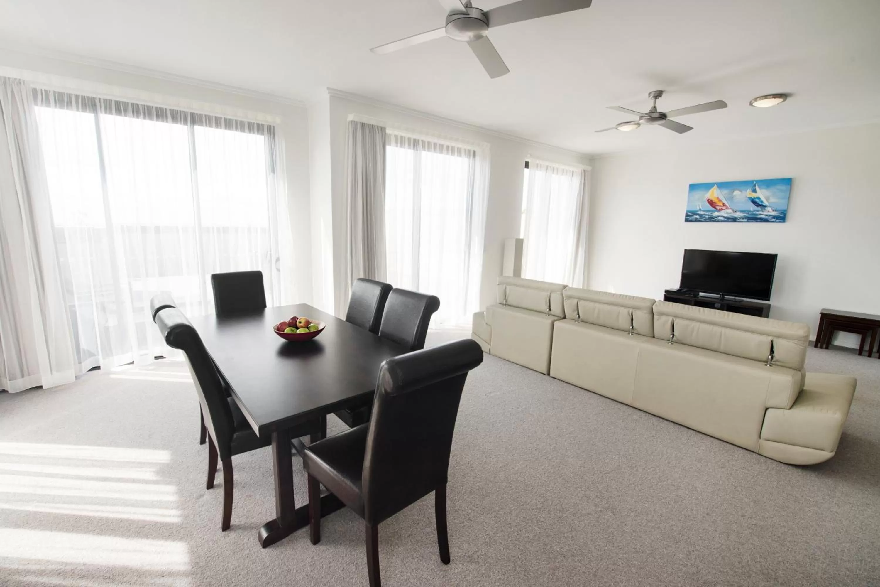 Communal lounge/ TV room in Gladstone Central Plaza Official