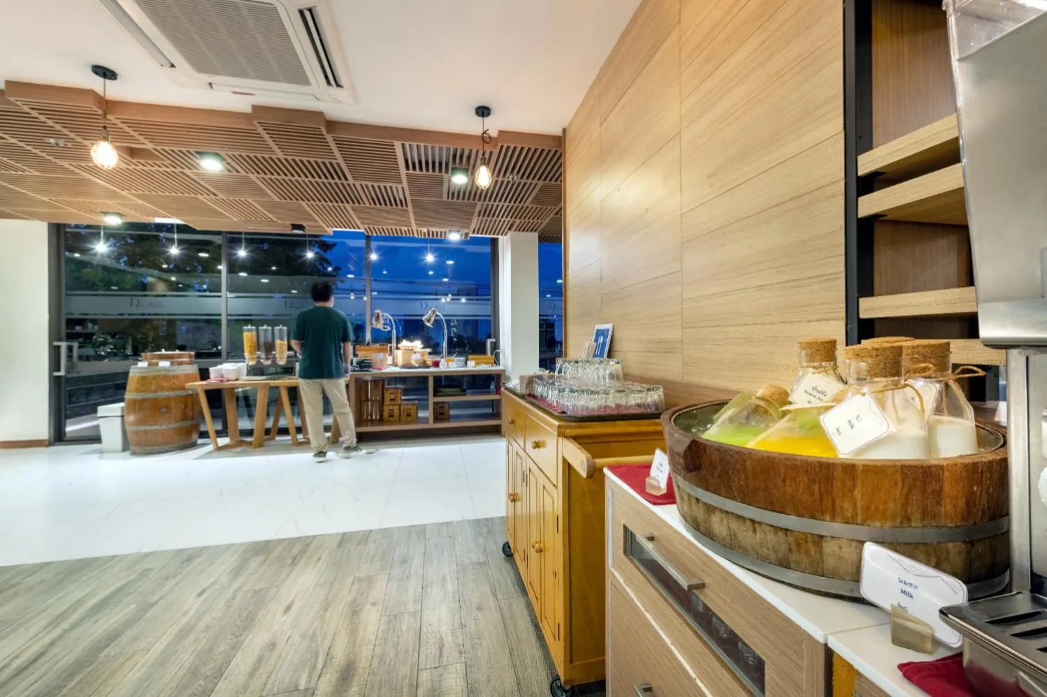 Restaurant/places to eat in D Varee Diva Central Rayong