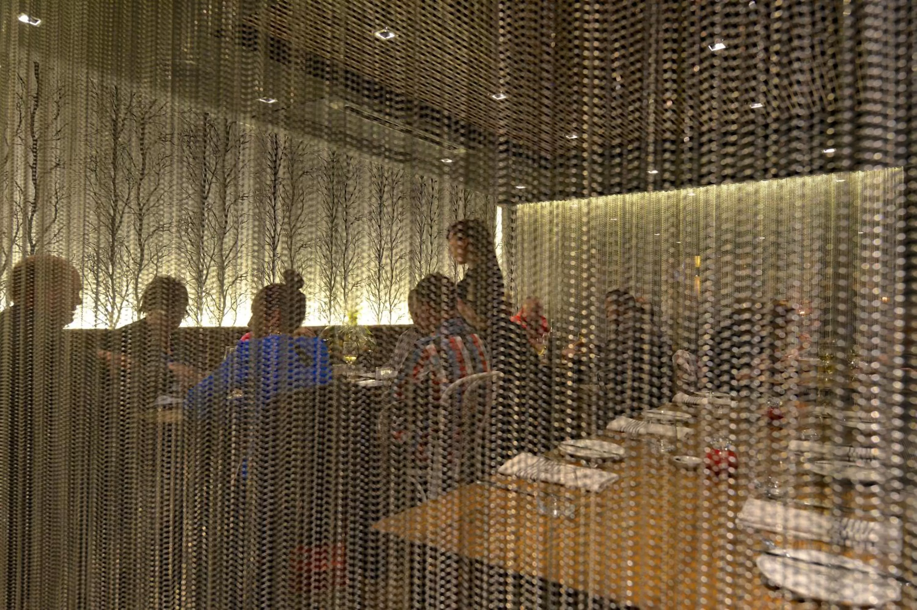 Restaurant/places to eat in Townhouse Hotel