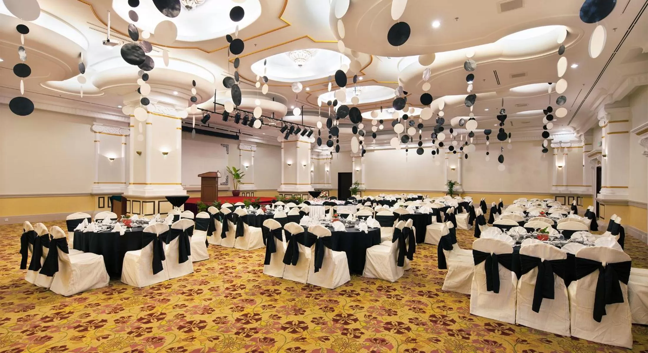 Restaurant/places to eat in The Bayview Beach Resort