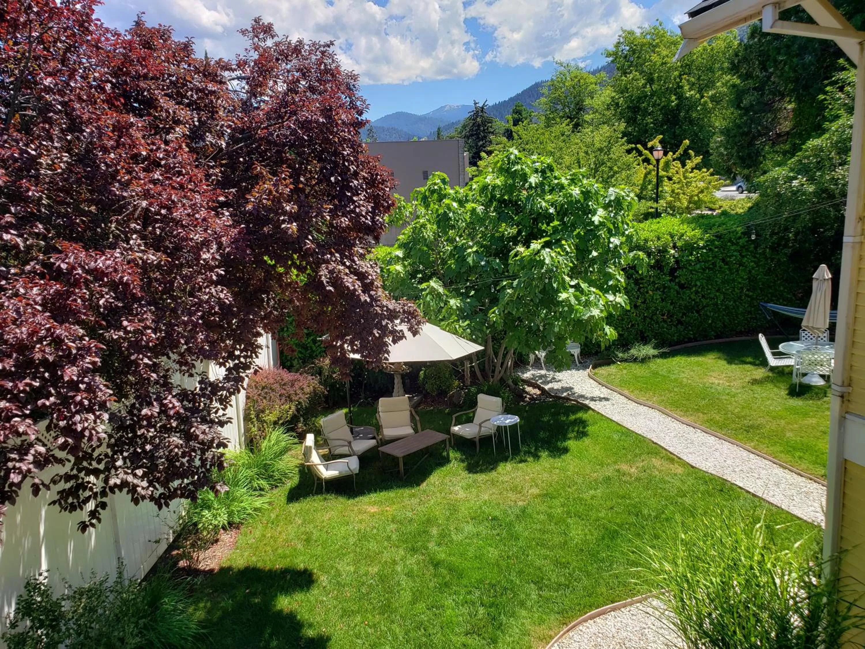 Property building in Bayberry Inn B&B and Oregon Wellness Retreat