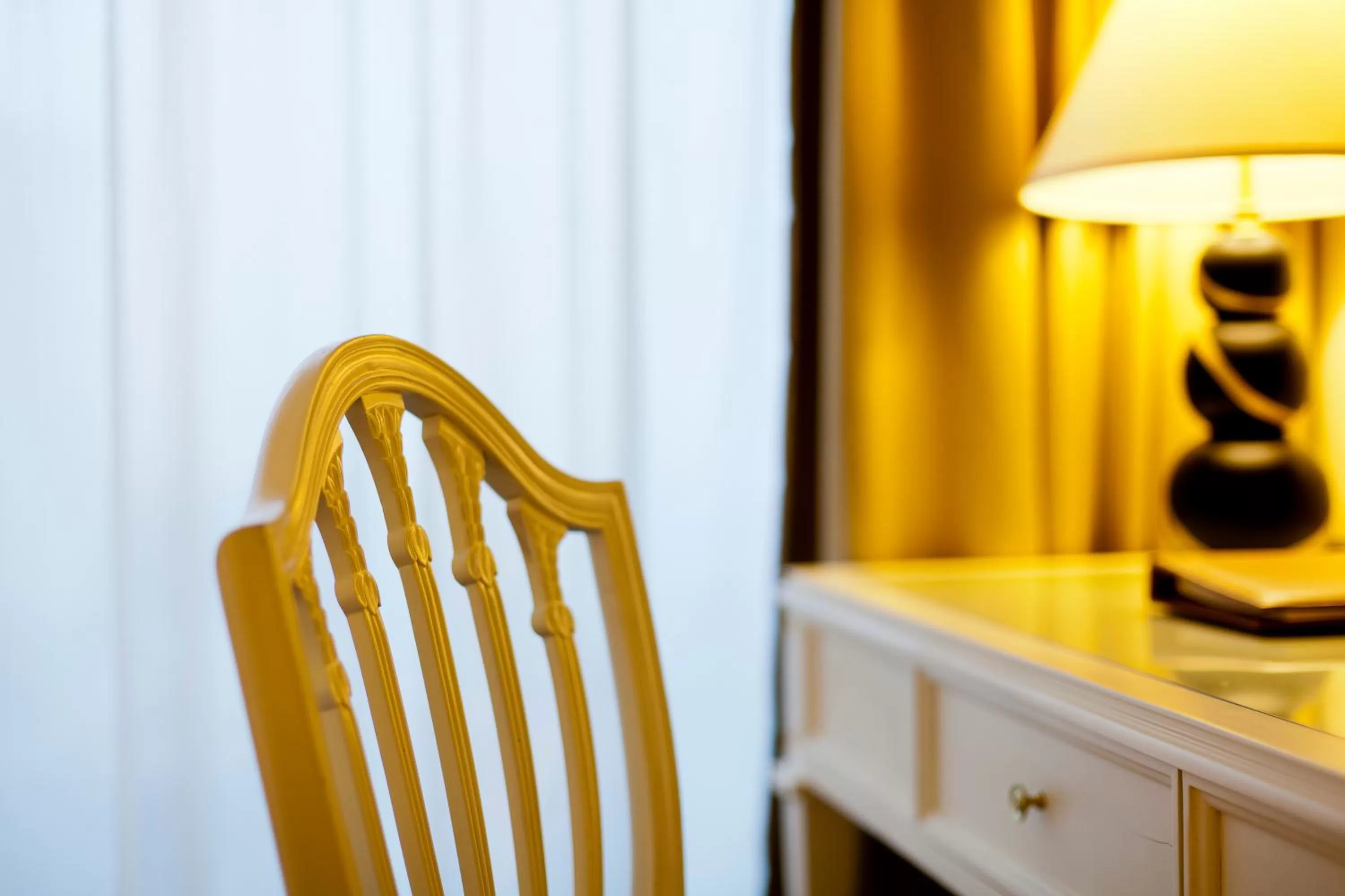 Seating area in The Kingsbury Colombo