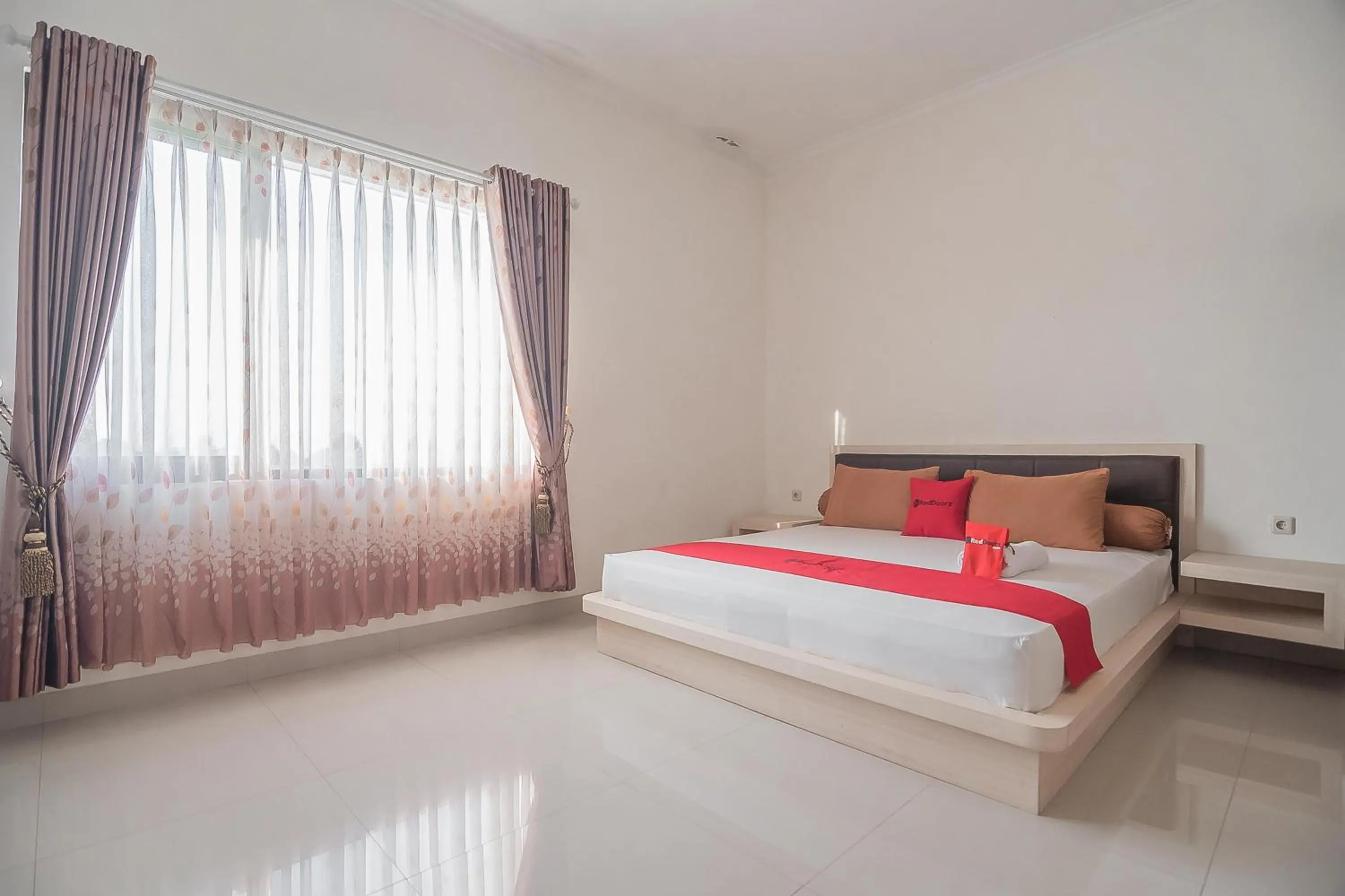 Bedroom, Bed in RedDoorz Syariah @ Sarongge Cianjur