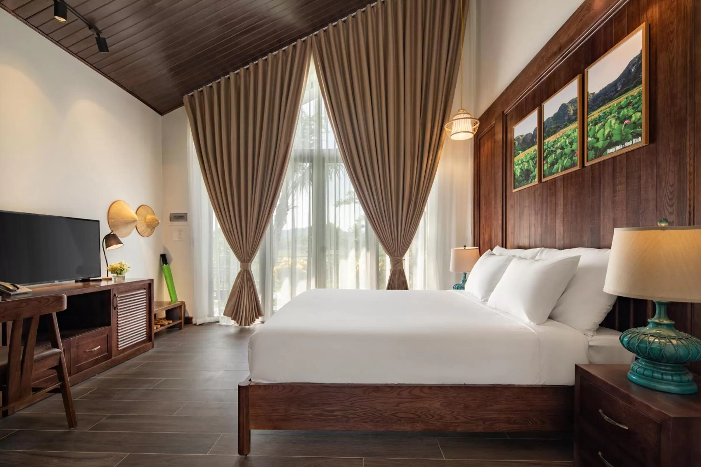Photo of the whole room, Bed in Bai Dinh Riverside Resort & Spa