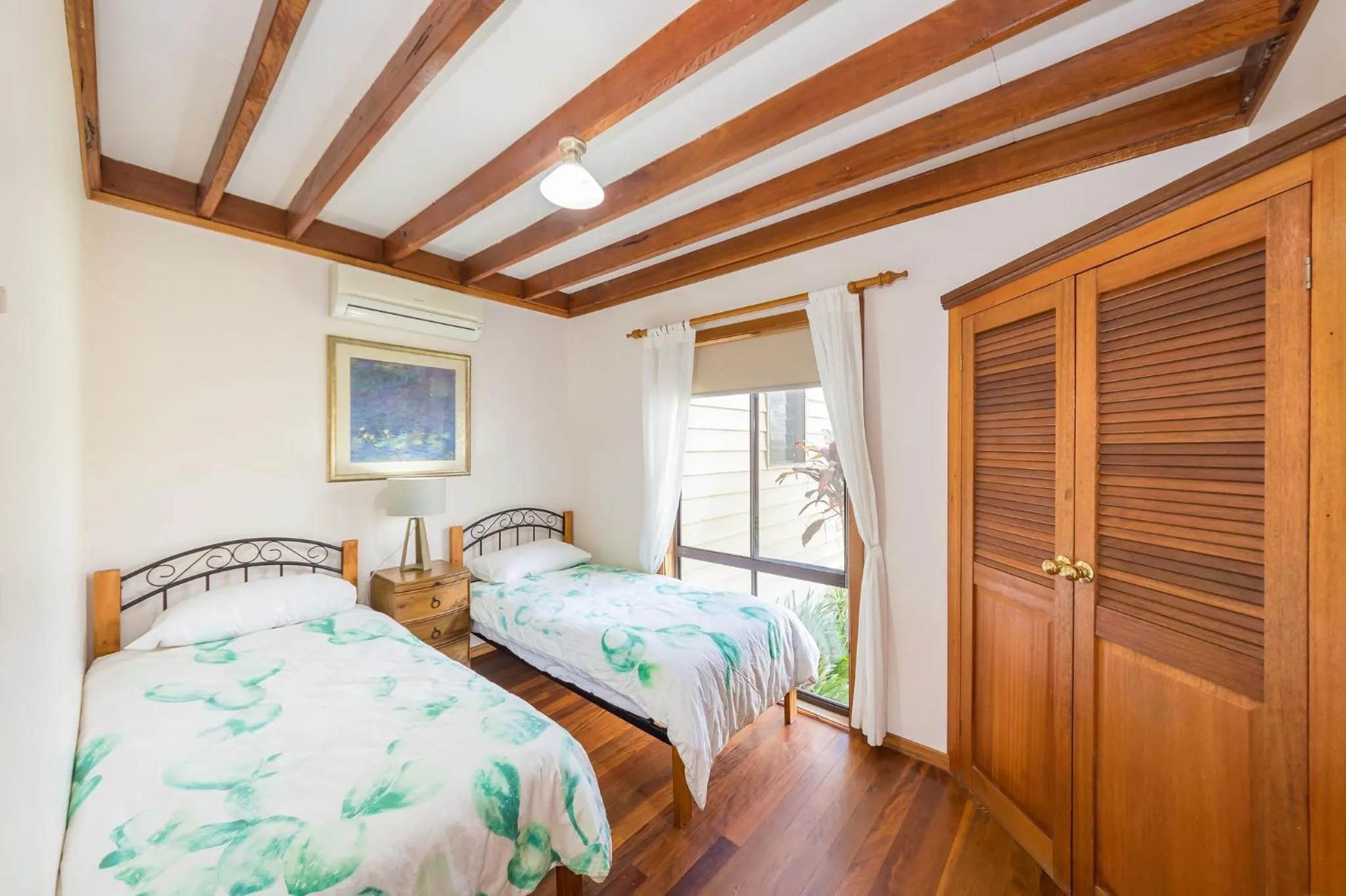 Bed in Clarendon Forest Retreat