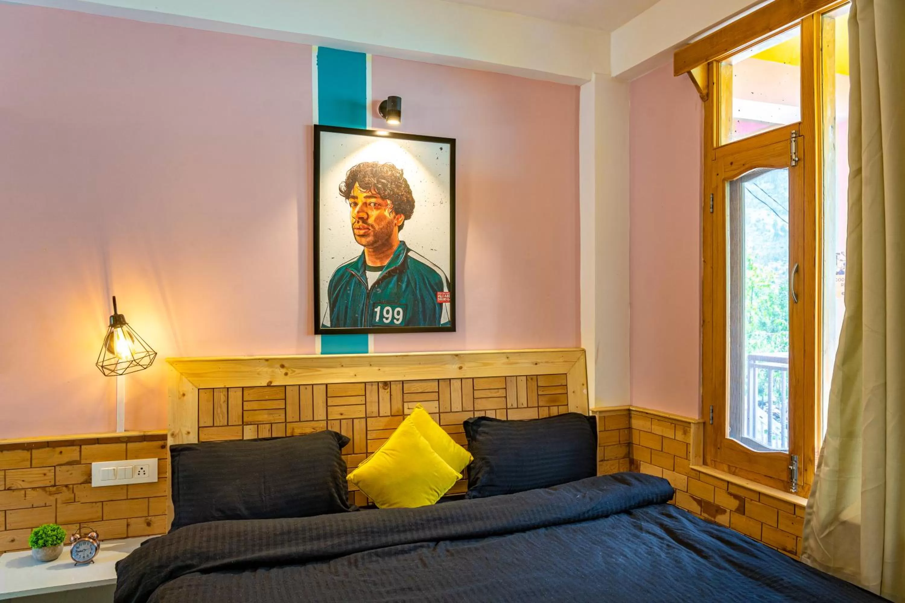 Bed in Whoopers Hostel Manali