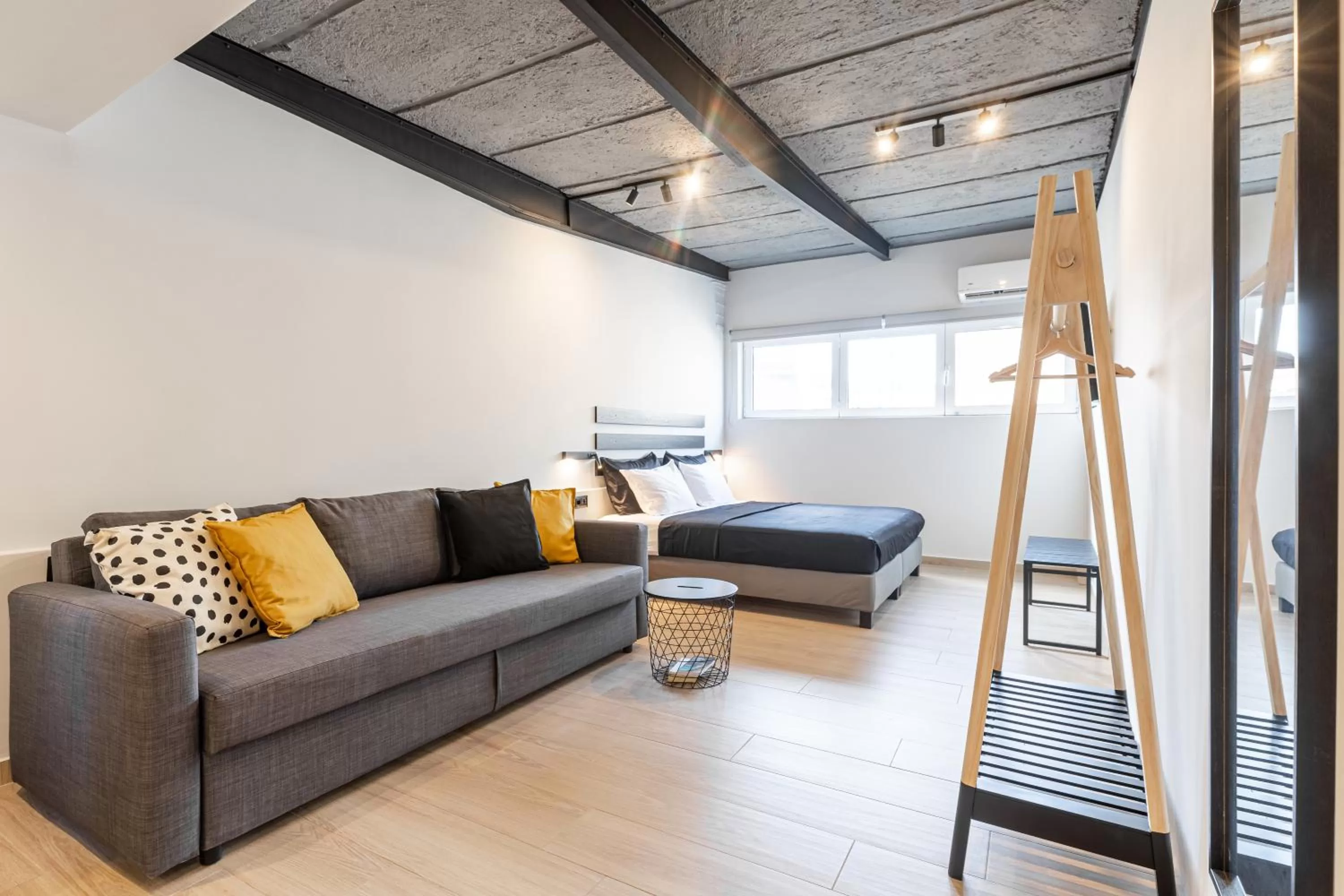 Photo of the whole room in Ermoo Athens Modern Living