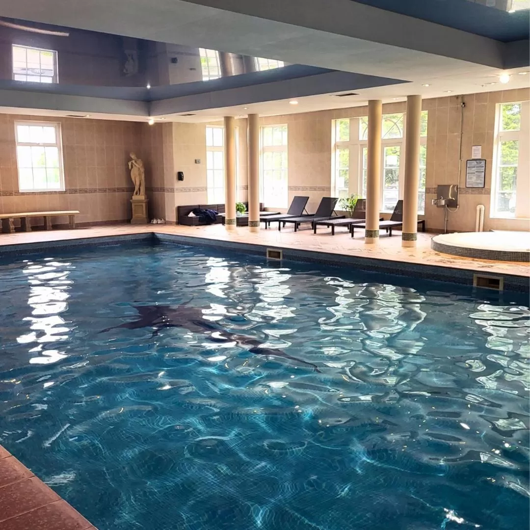 Swimming pool in Shaw Hill Hotel Golf And Country Club