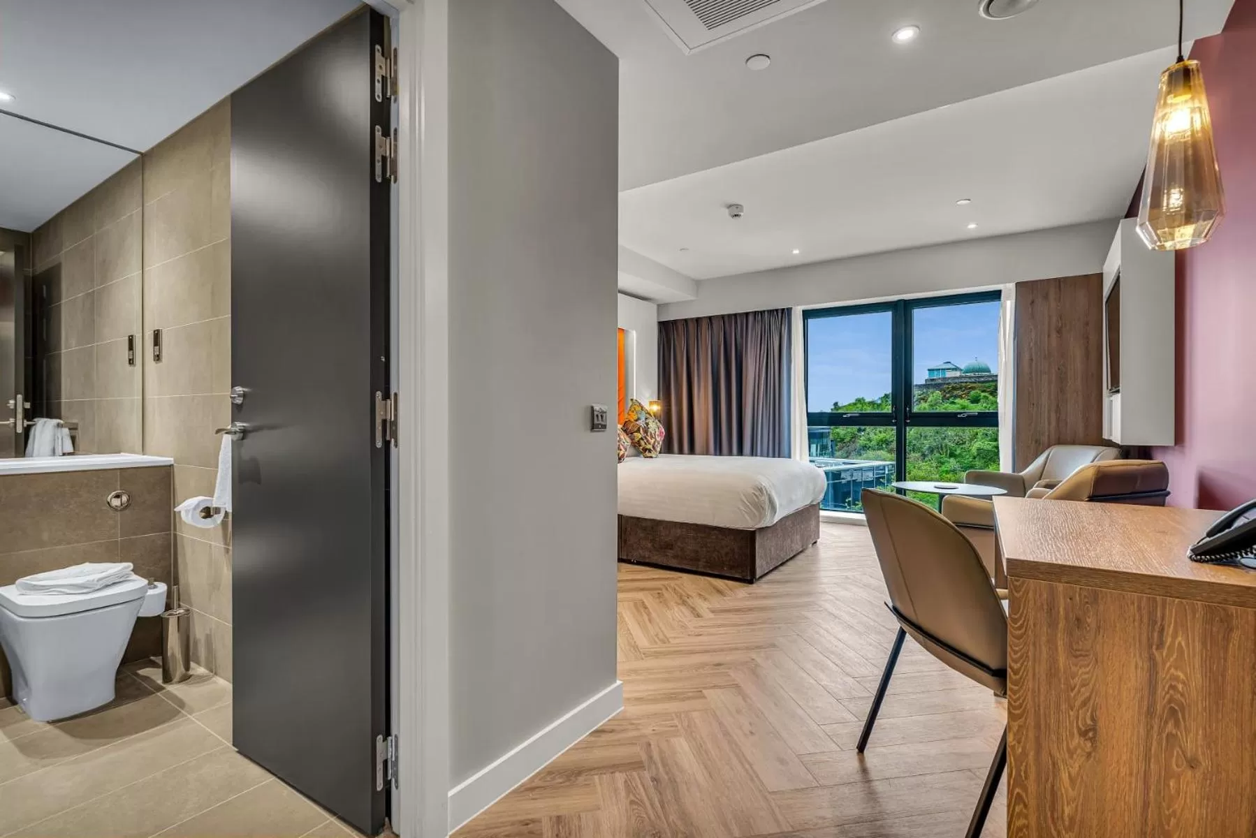 Photo of the whole room in Roomzzz Edinburgh