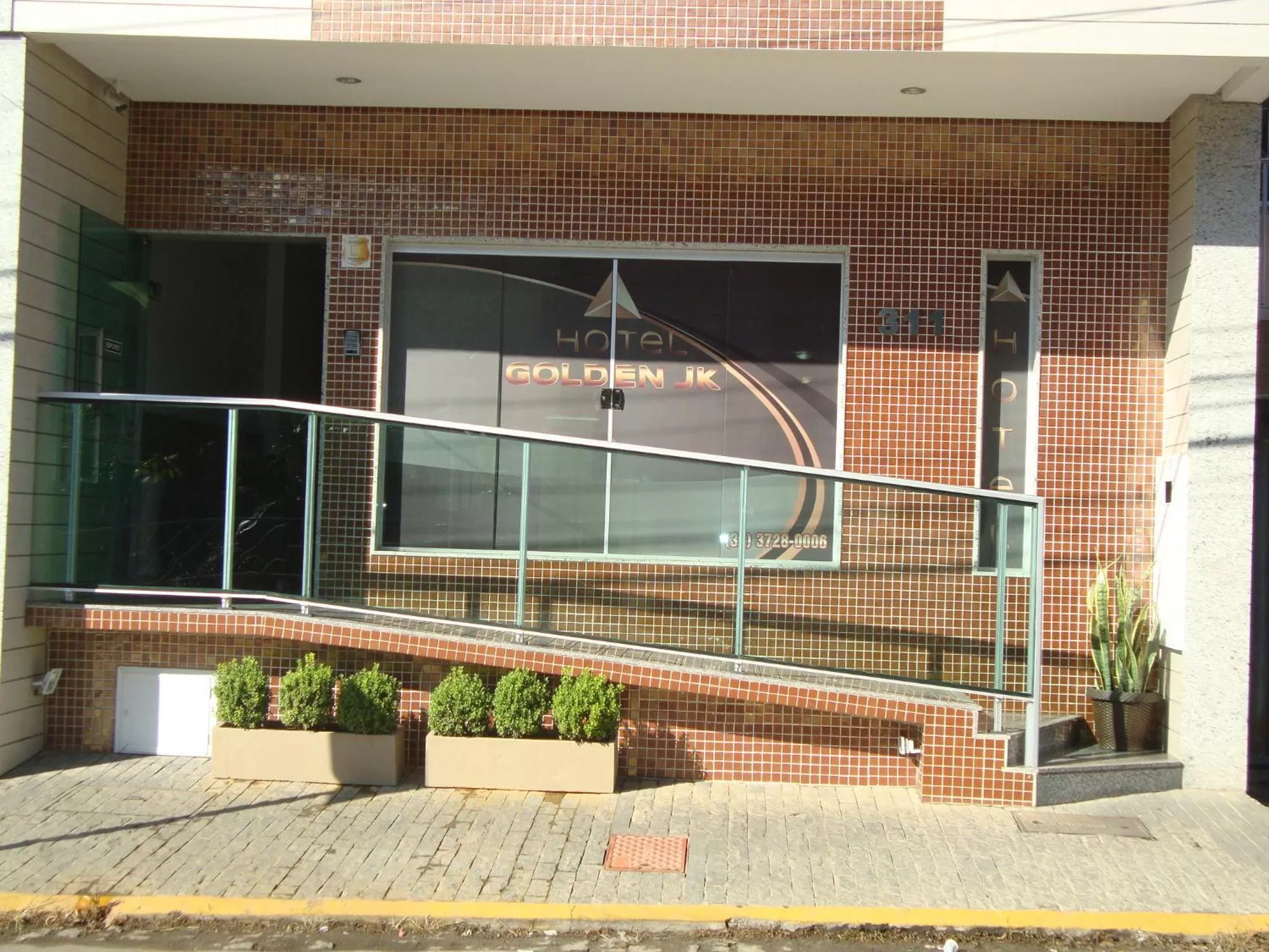 Facade/entrance in Hotel Golden JK
