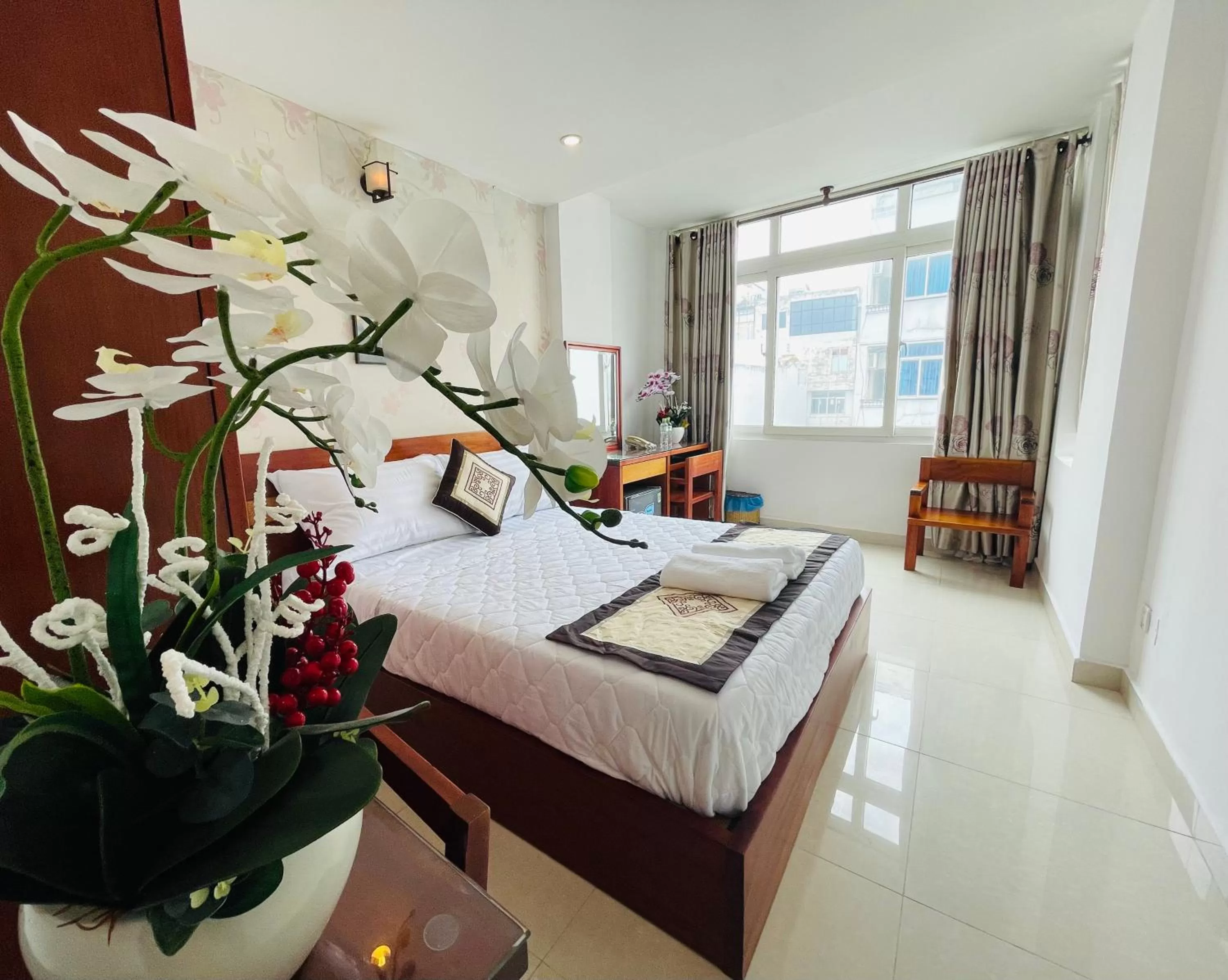 Deluxe Double Room with Bath in SaiGon Europe Hotel