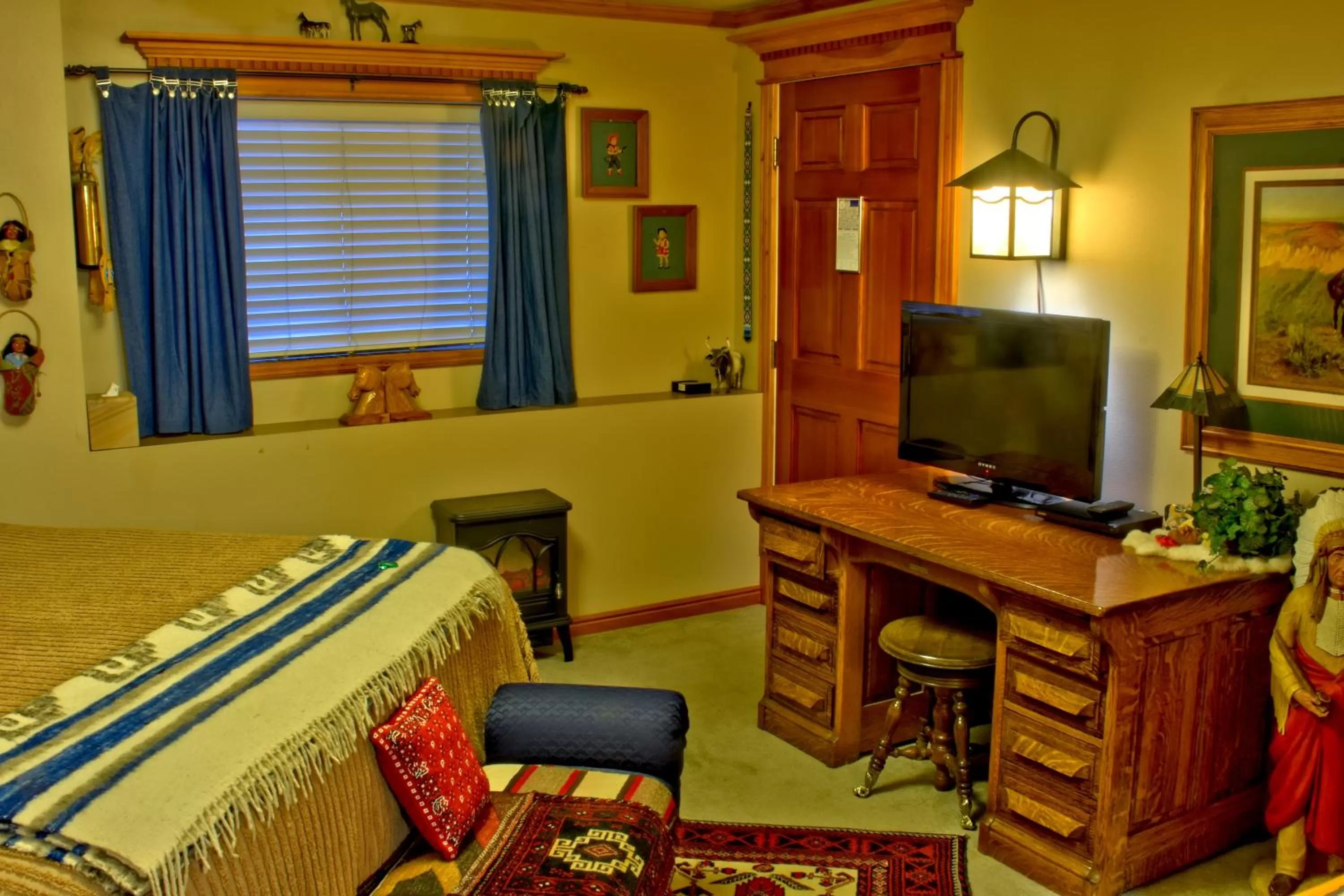 Standard King Room in Big Yellow Inn