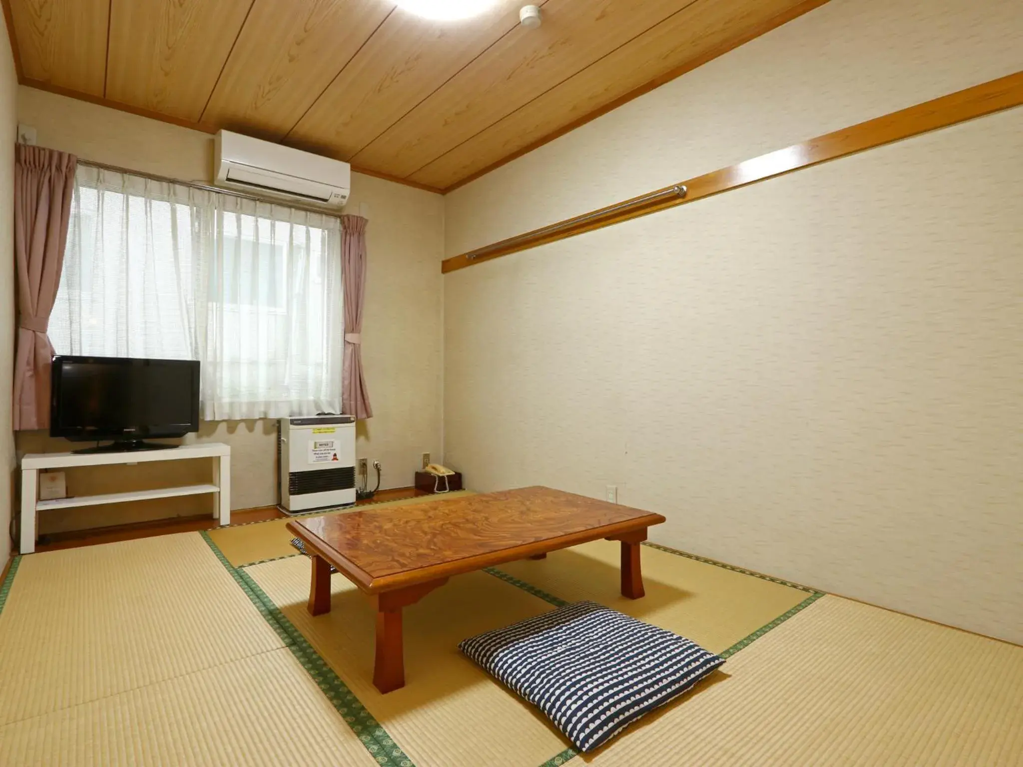 Standard Twin Room - single occupancy in Belle Vue Nishiura Standard Twin Room - single occupancy in Belle Vue Nishiura