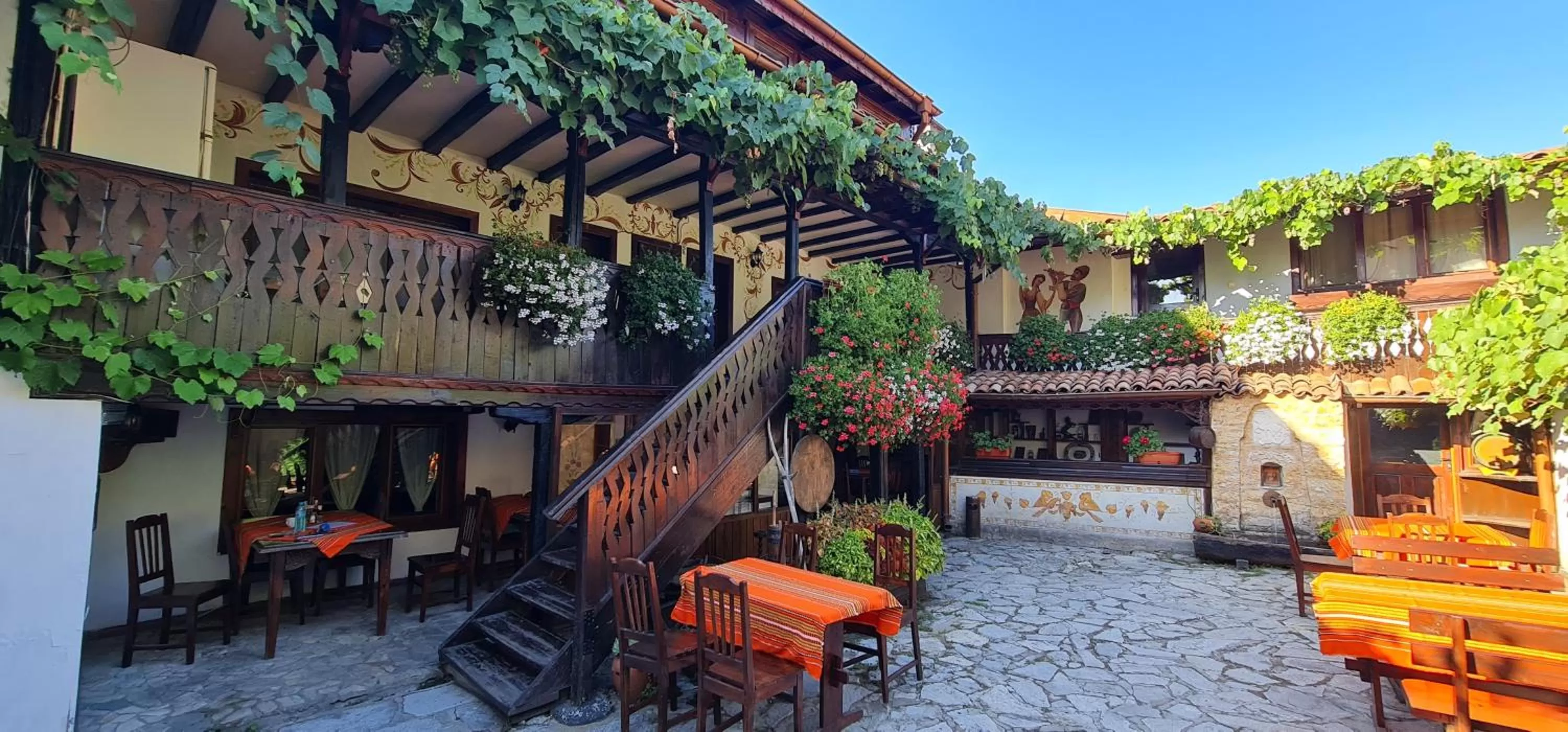 Restaurant/Places to Eat in The Old House Family Hotel