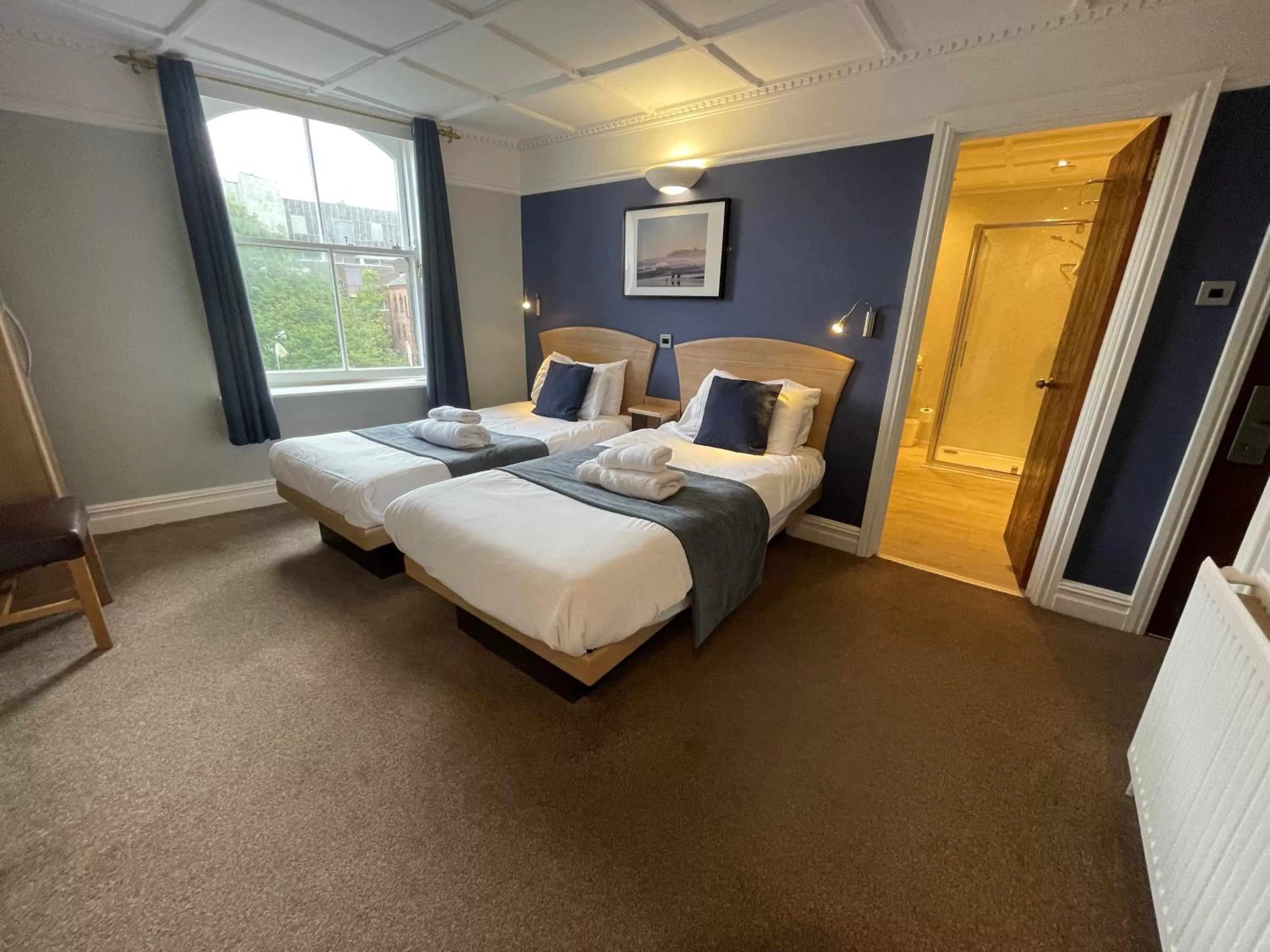 Photo of the whole room, Bed in The George Hotel