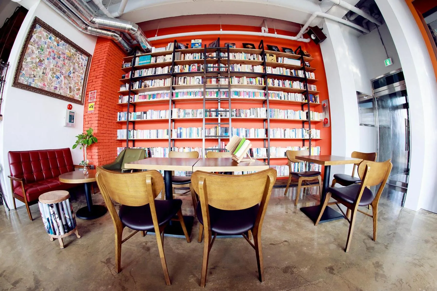 Library in Andong Poong-gyung HOSTEL n LIBRARY