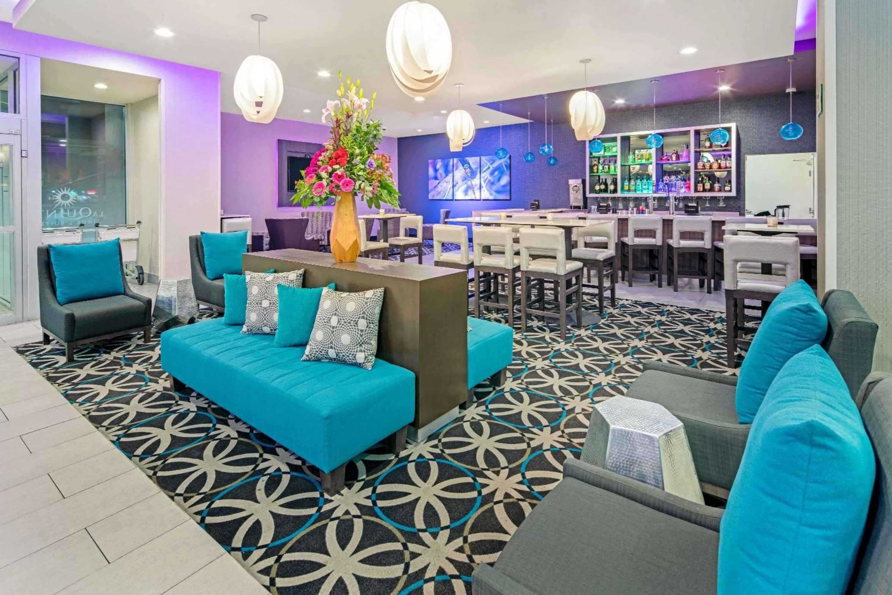 Lounge or bar in La Quinta by Wyndham McAllen La Plaza Mall