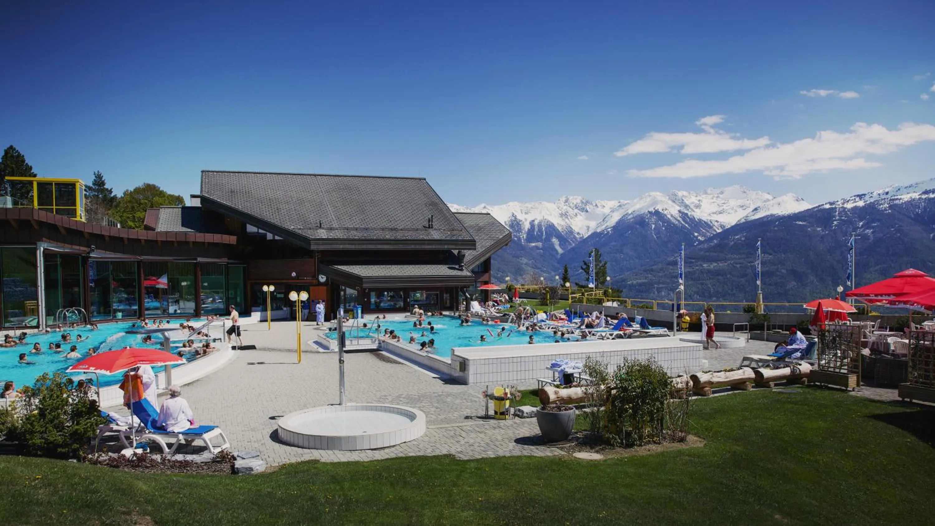 Swimming pool in Hôtel Les Bains d'Ovronnaz