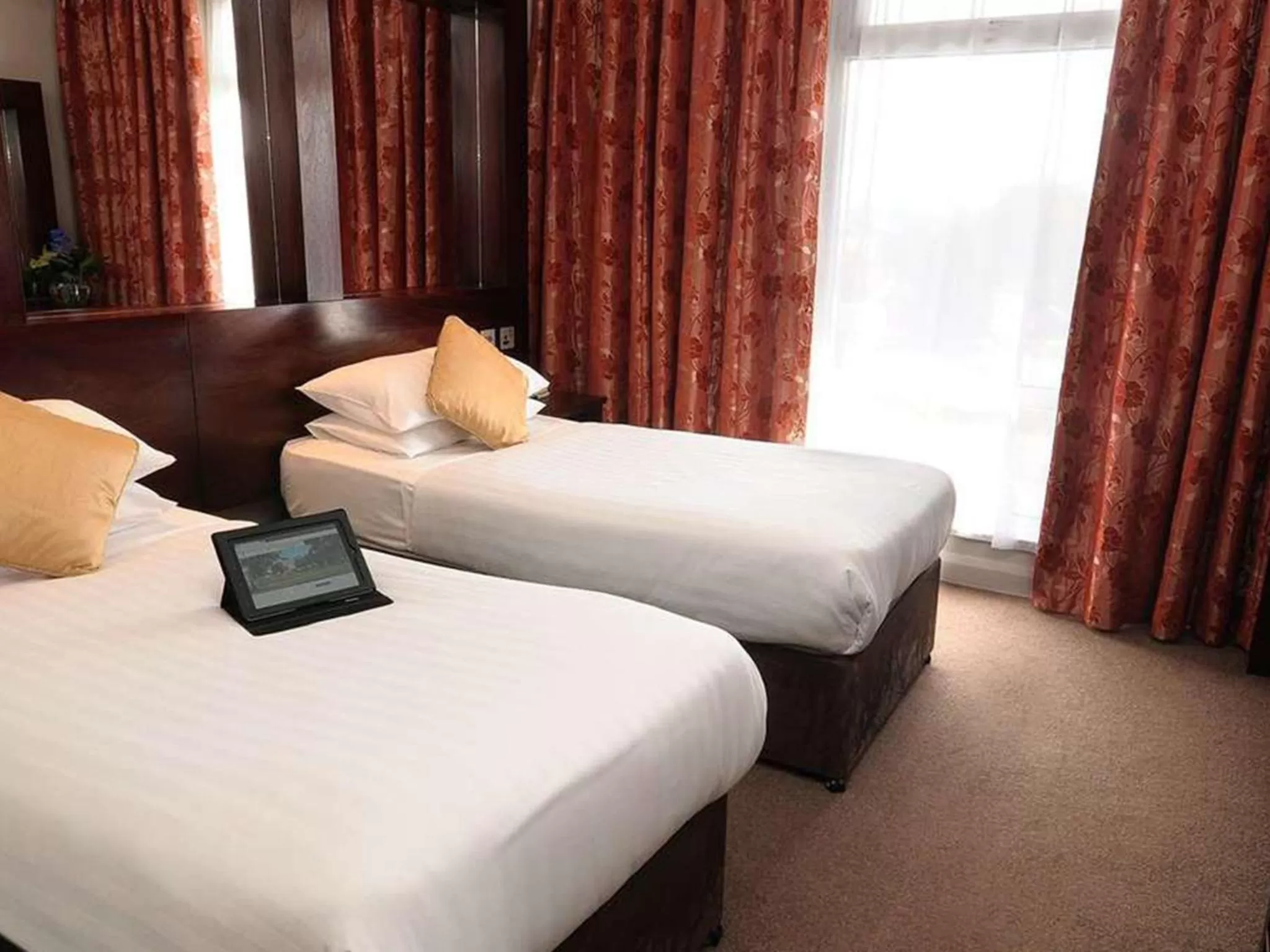 Bed in Flannery's Hotel