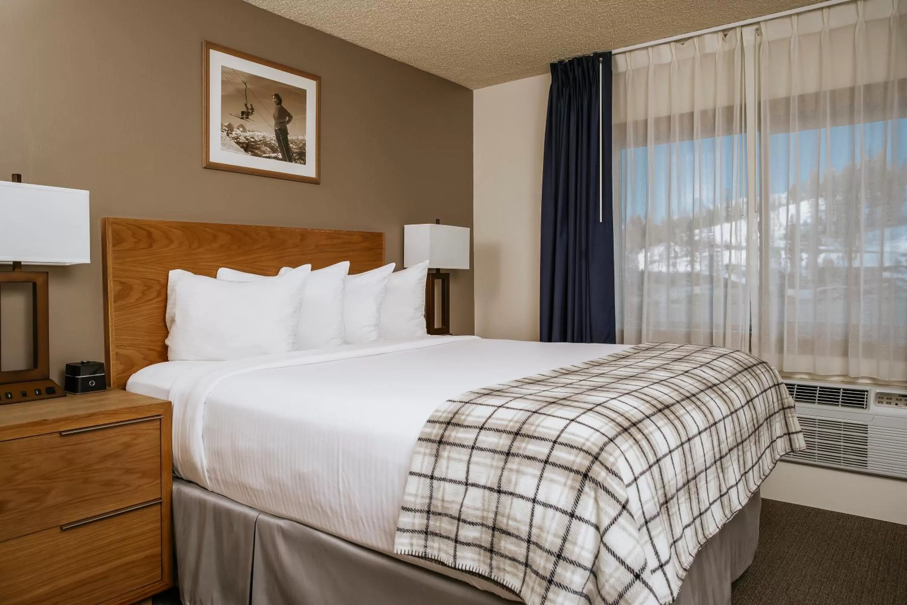 Bed in Mammoth Mountain Inn