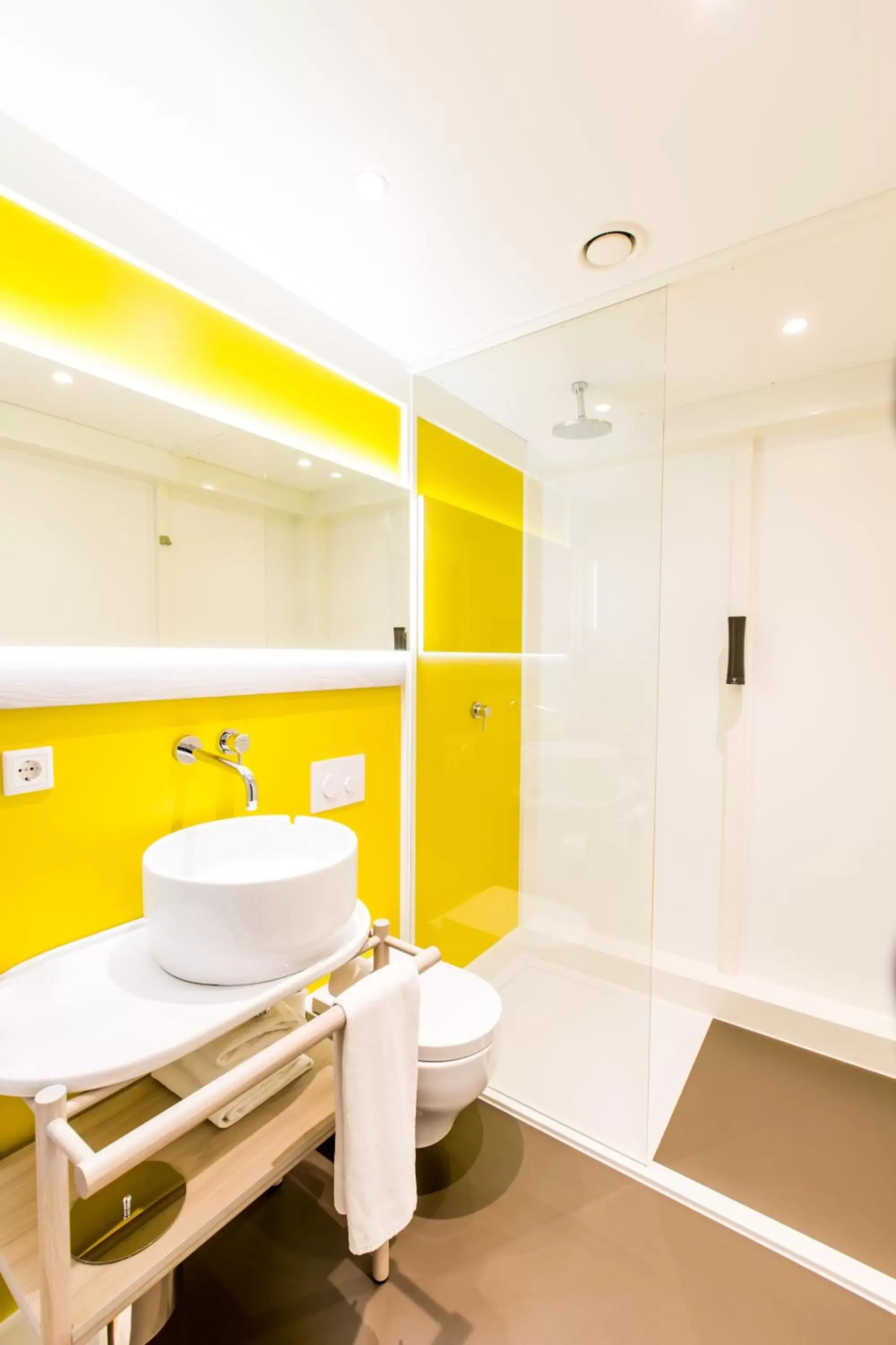 Basic Double Room in Qbic Amsterdam WTC Basic Double Room in Qbic Amsterdam WTC