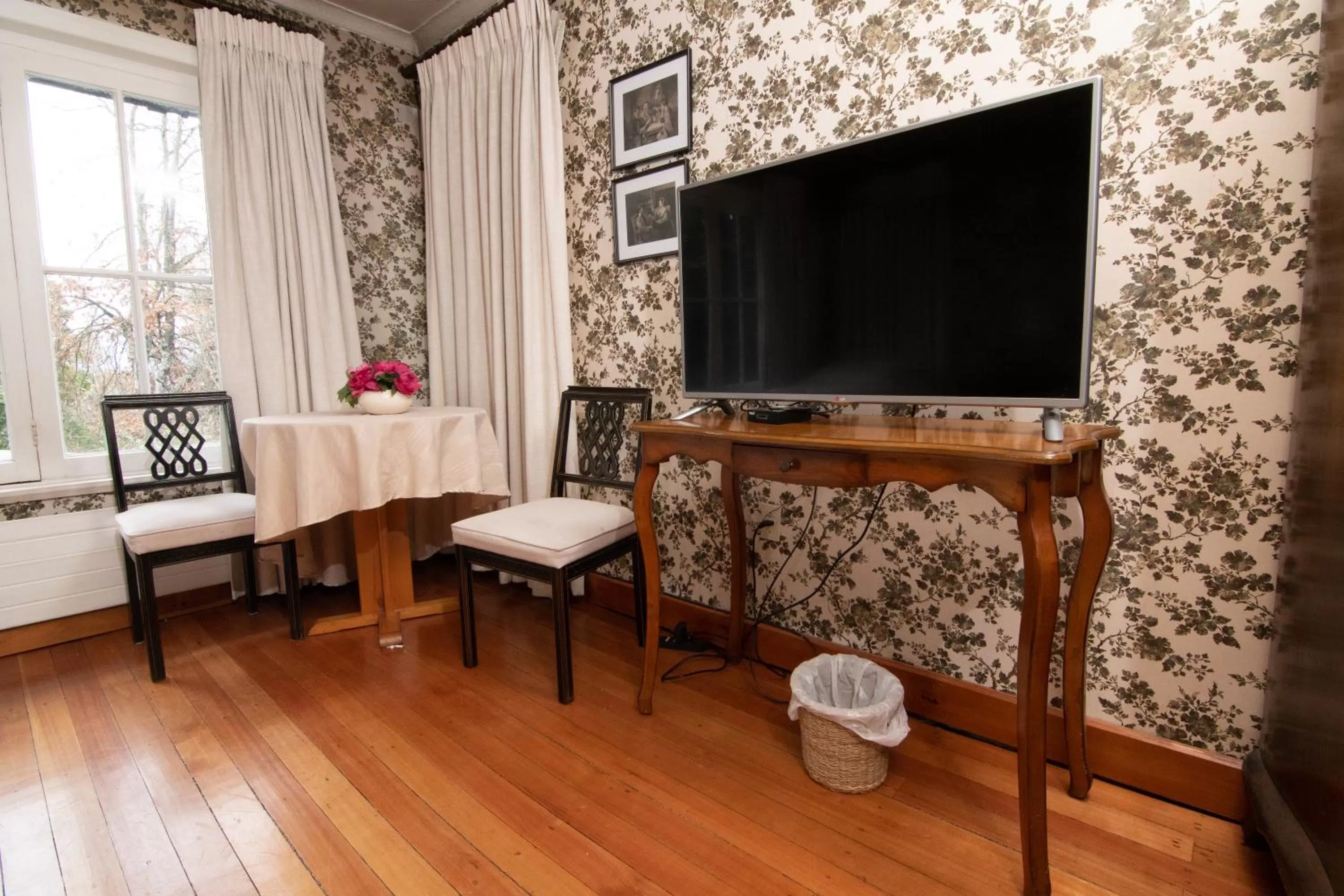 TV and multimedia, TV/Entertainment Center in Hotel El Ciervo