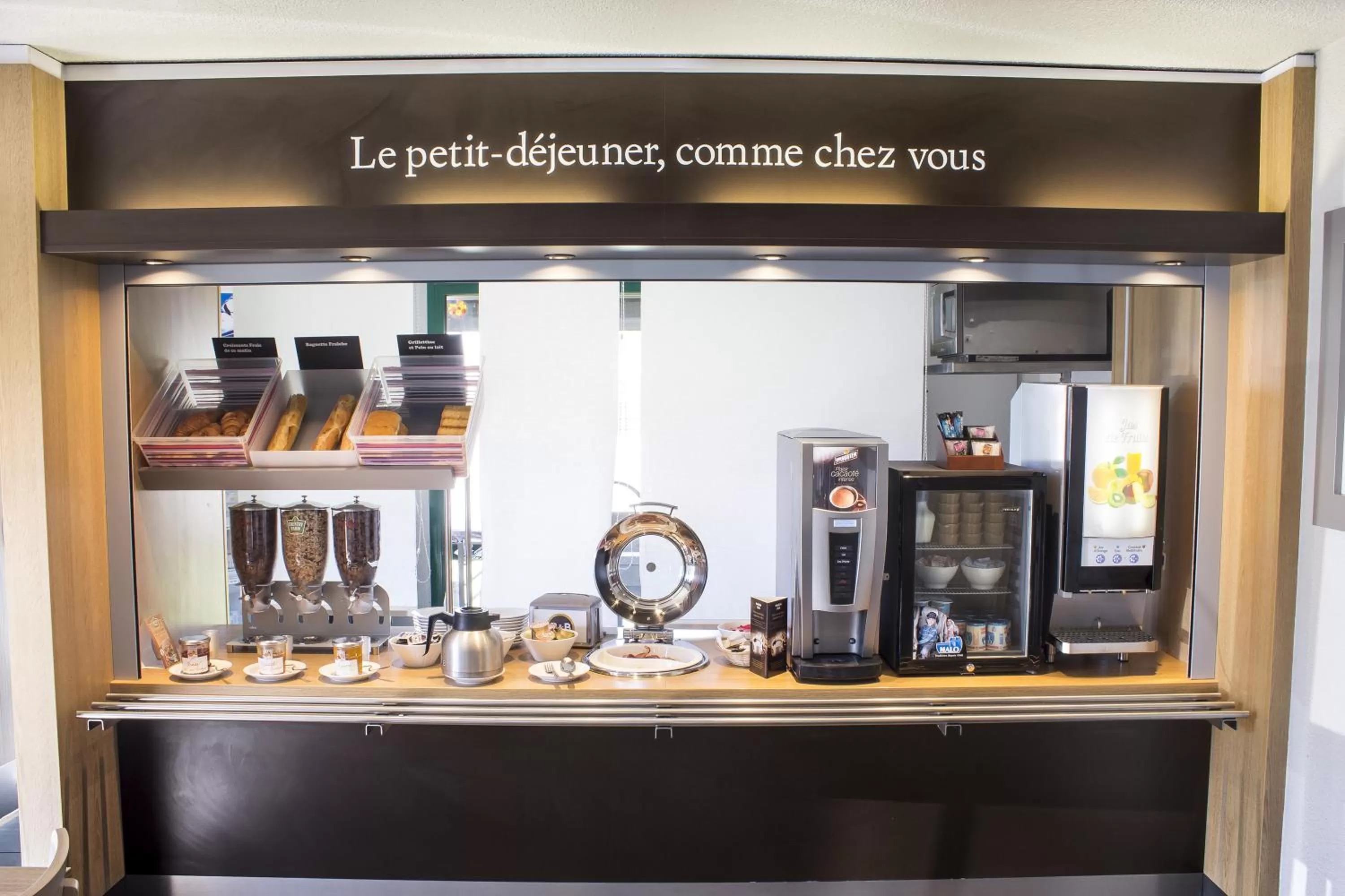 Buffet breakfast in Hotel Inn design Vierzon