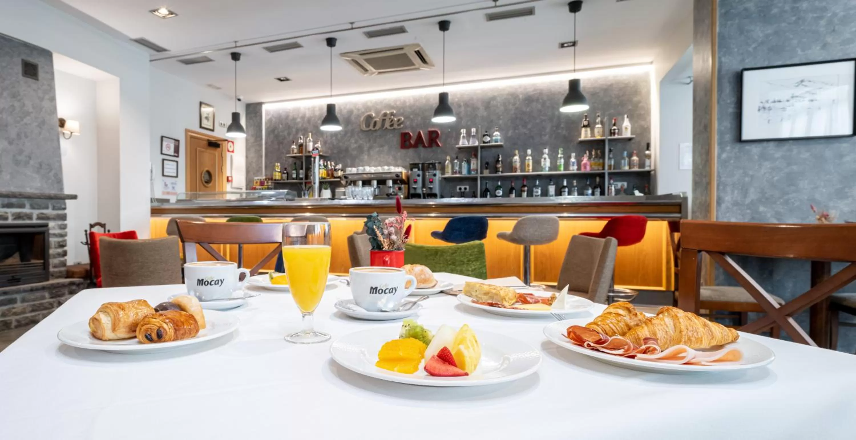 Breakfast in Hotel Villa Virginia