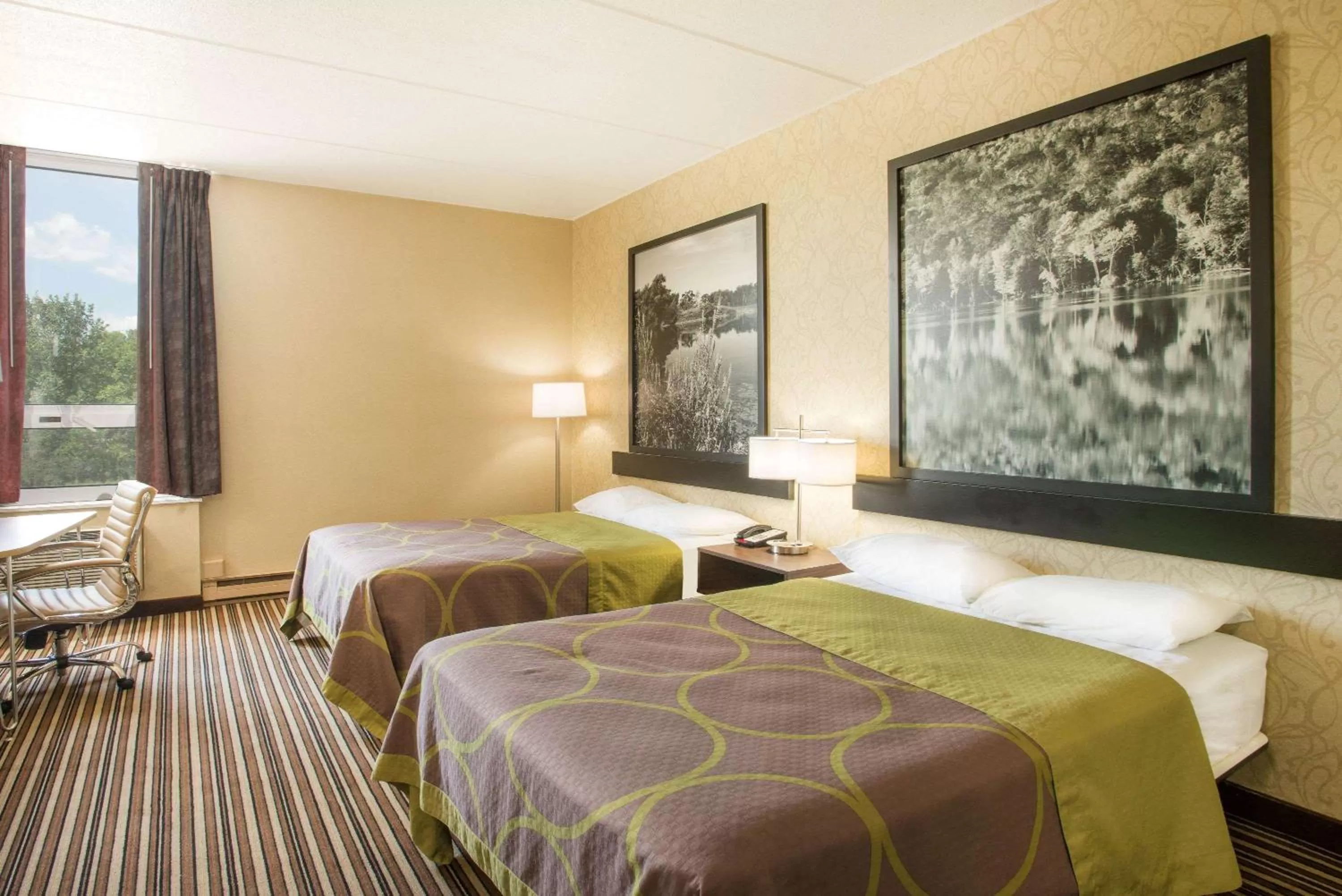 Photo of the whole room, Bed in Super 8 by Wyndham Plattsburgh