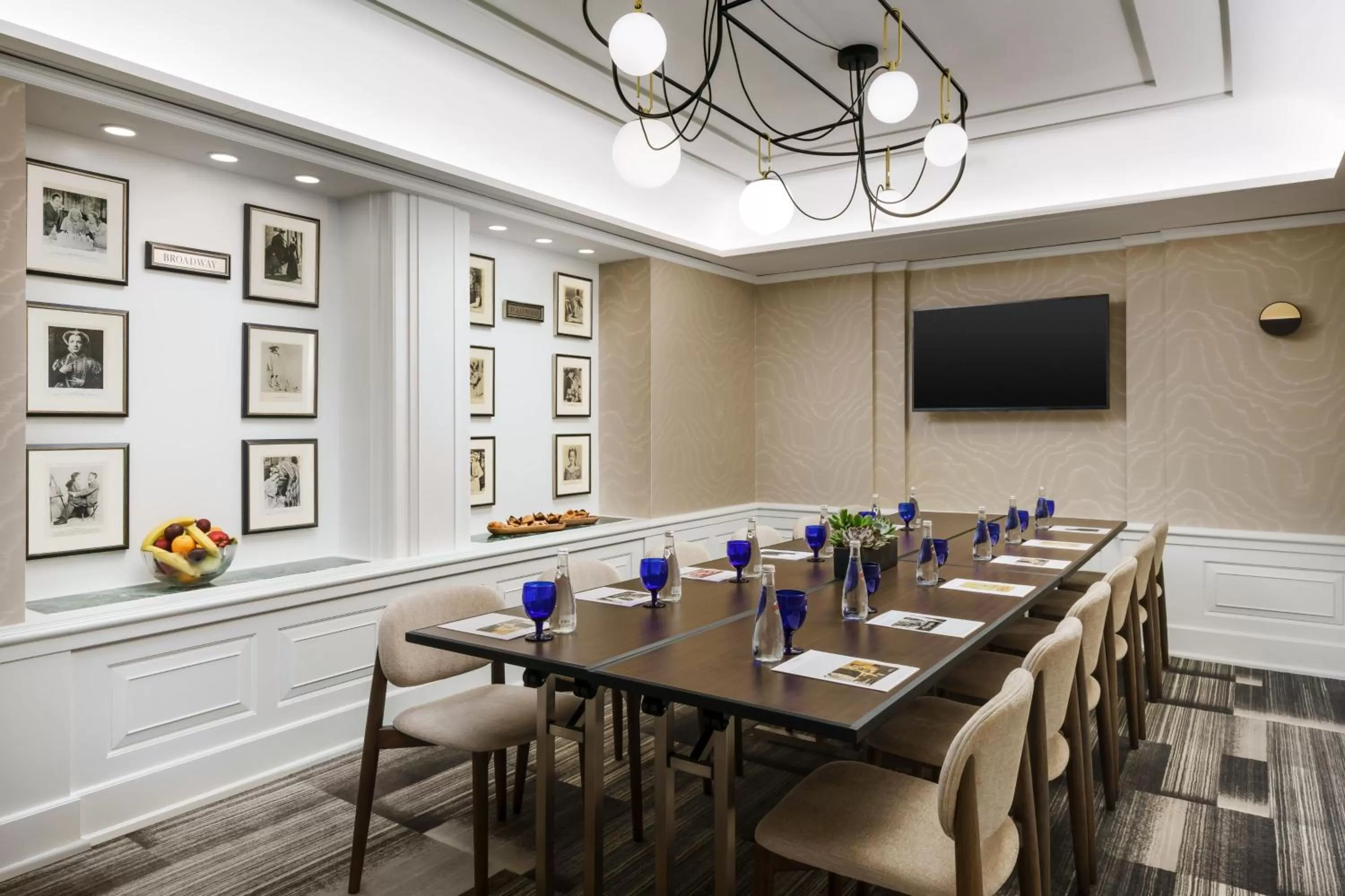 Meeting/conference room in The Algonquin Hotel Times Square, Autograph Collection