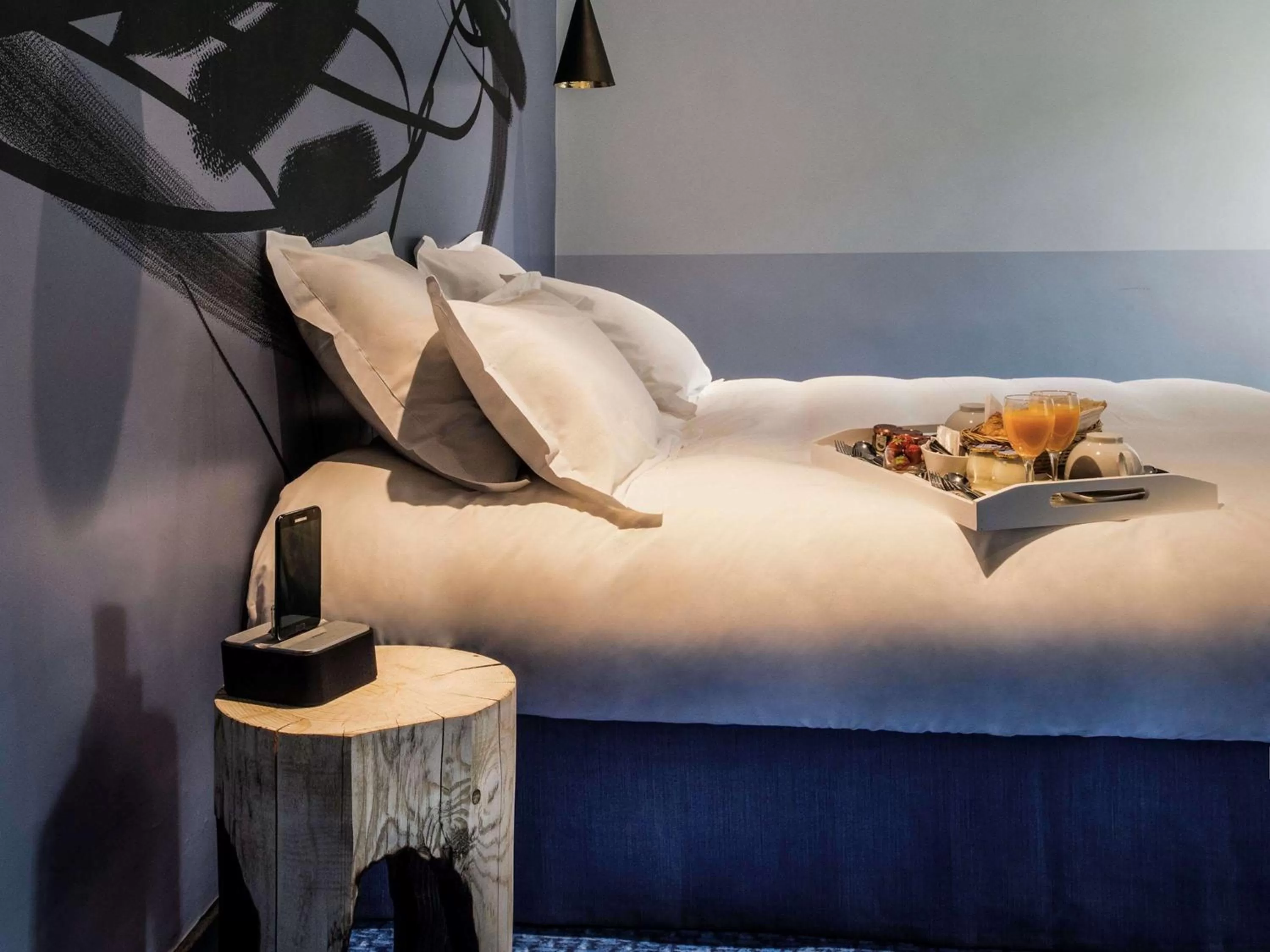 Photo of the whole room, Bed in Jules César Hotel & Spa Arles - MGallery Collection