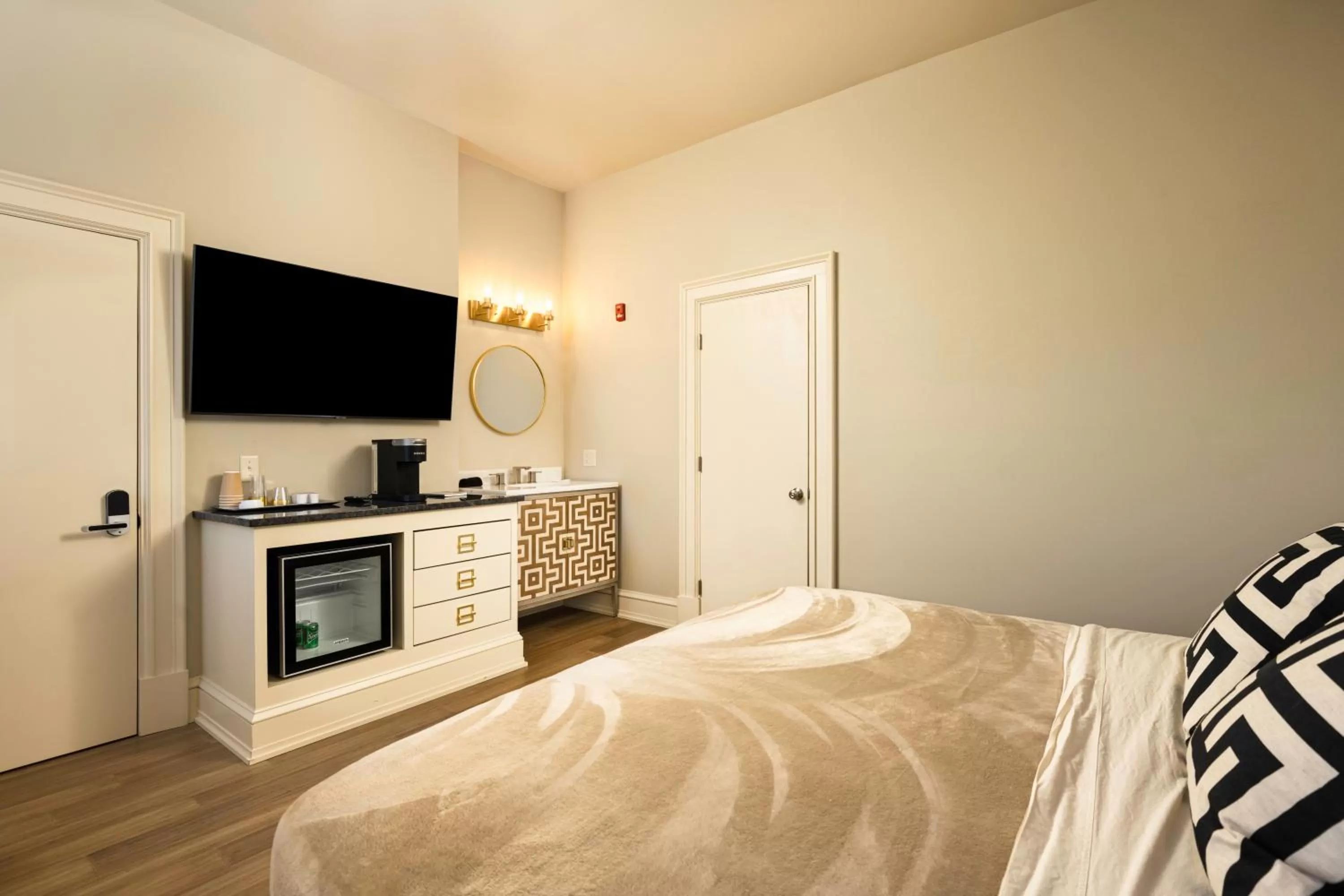 Bedroom, Bed in The Edward Buffalo