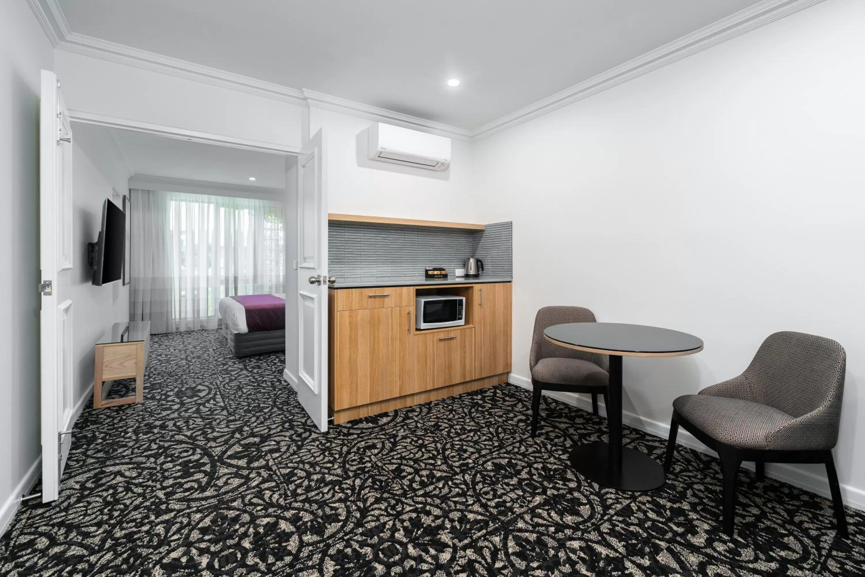 Kitchen or kitchenette in Quality Hotel Parklake Shepparton