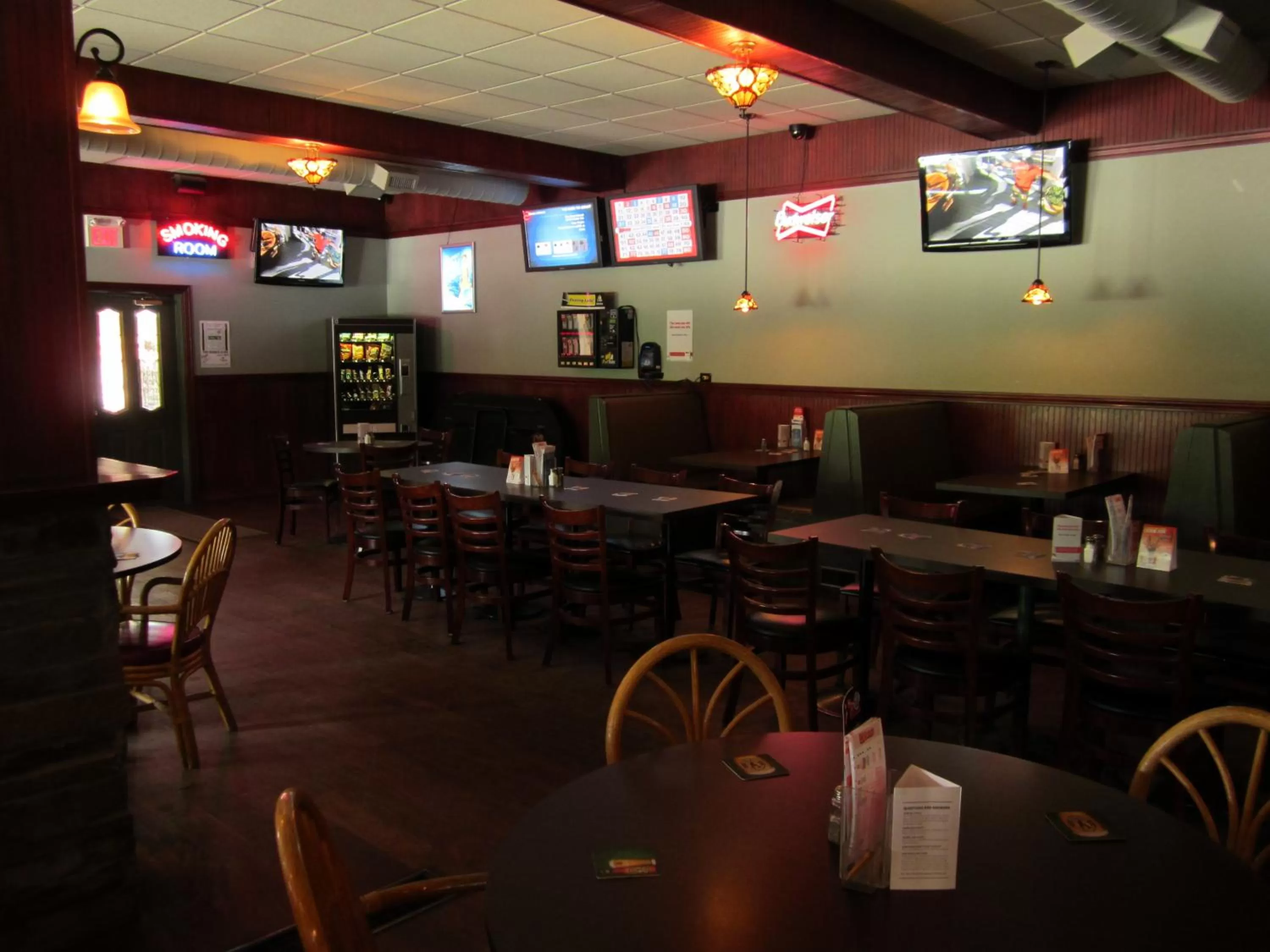 Restaurant/places to eat in Wells Gray Inn