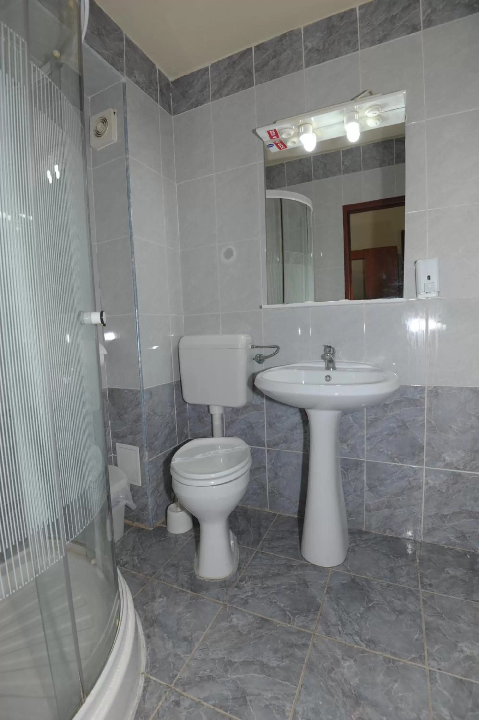 Economy Twin Room in Hotel Pin Azuga