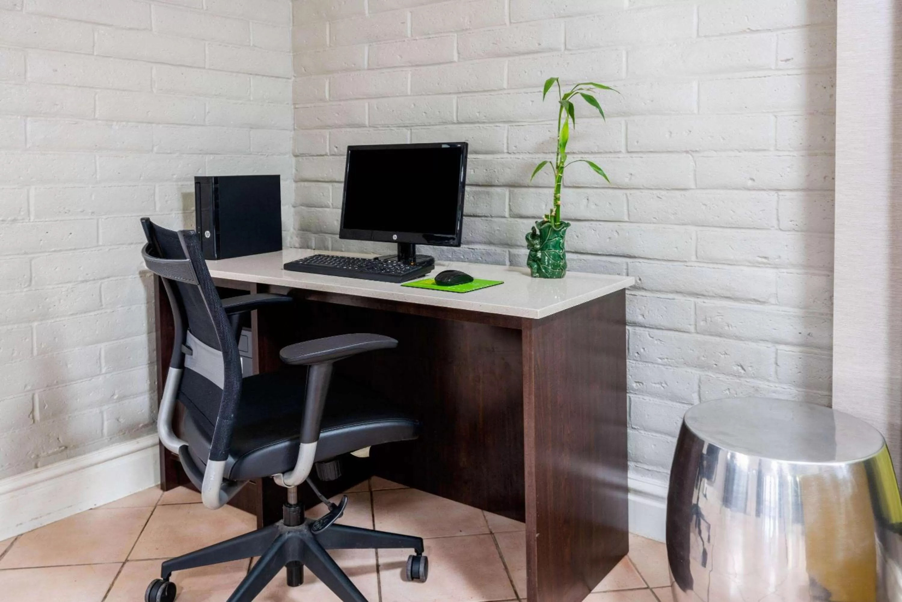 Business facilities in Super 8 by Wyndham The Woodlands North